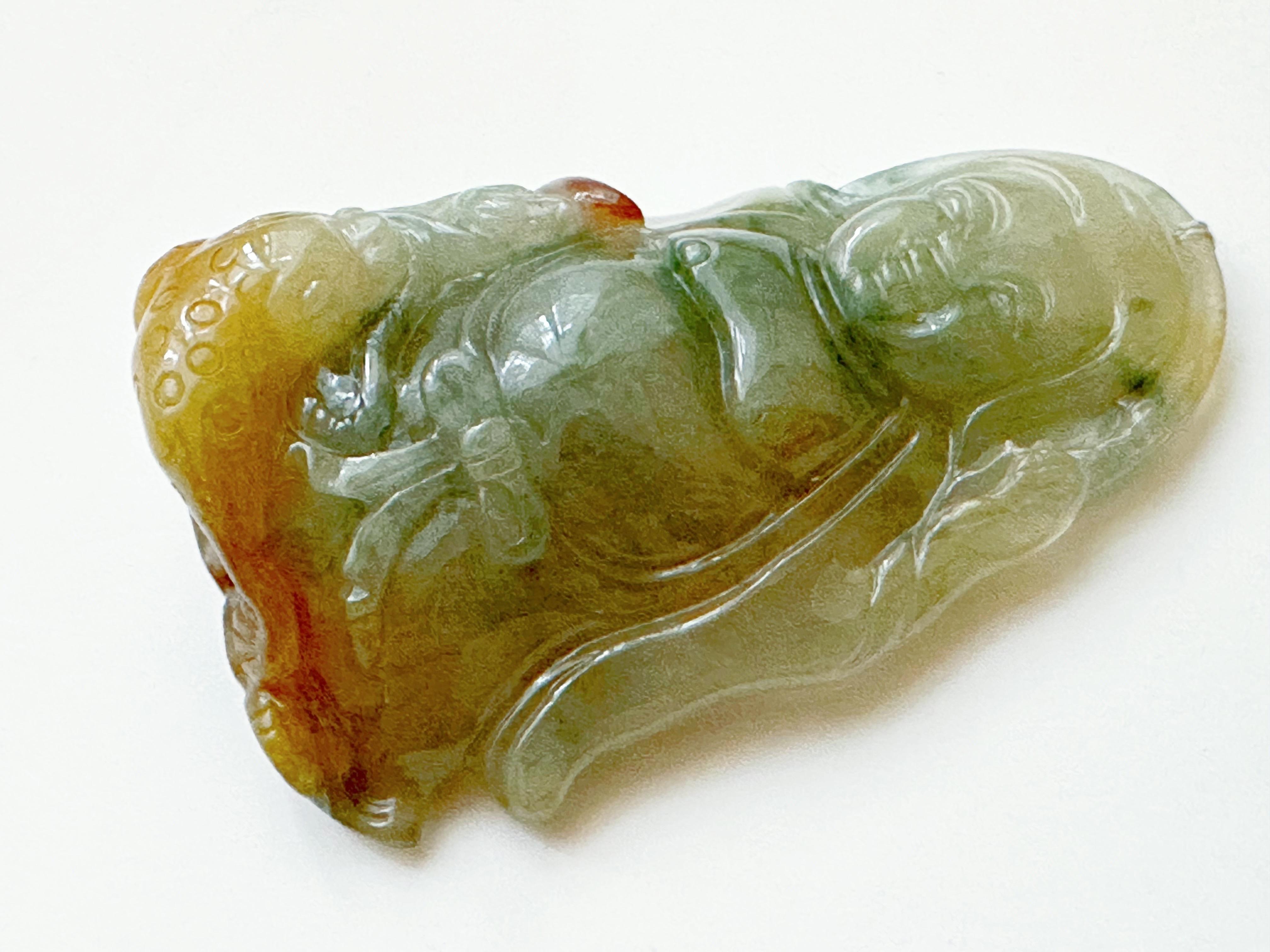 Pendentif en jade naturel du Myanmar Liu Haichan de type glacé tricolore vert jaune rouge en vente 2