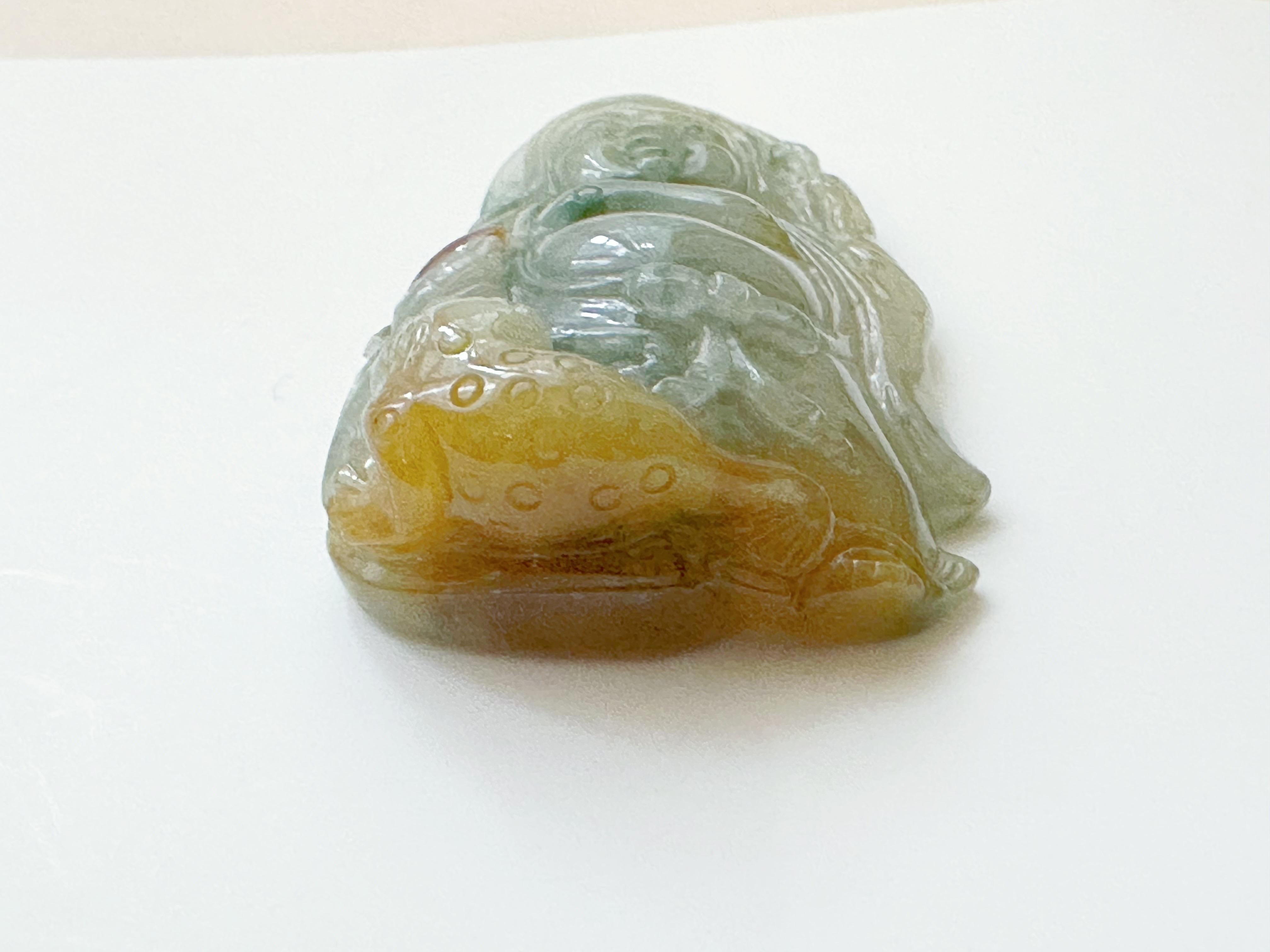 Pendentif en jade naturel du Myanmar Liu Haichan de type glacé tricolore vert jaune rouge en vente 3