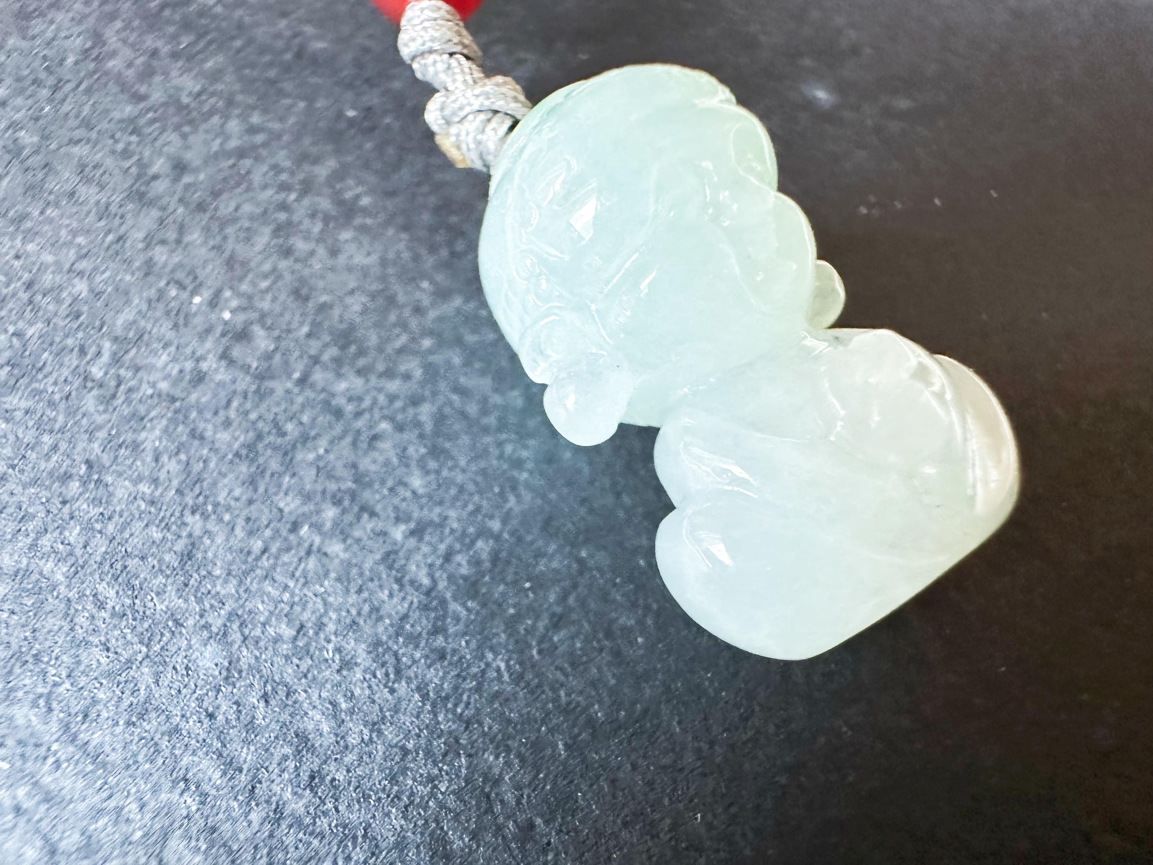 Natürlicher Myanmar Mini-Buddha-Anhänger aus blassgrüner Jade, Buddha Jadeit, Buddha Jadeit im Angebot 4