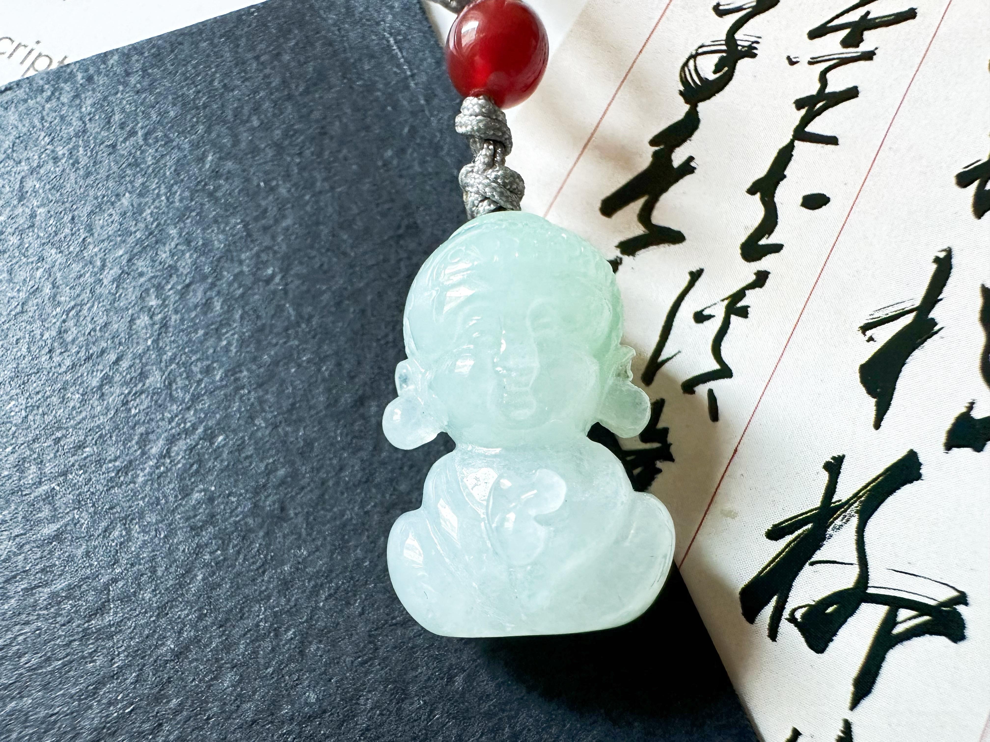 Natürlicher Myanmar Mini-Buddha-Anhänger aus blassgrüner Jade, Buddha Jadeit, Buddha Jadeit für Damen oder Herren im Angebot