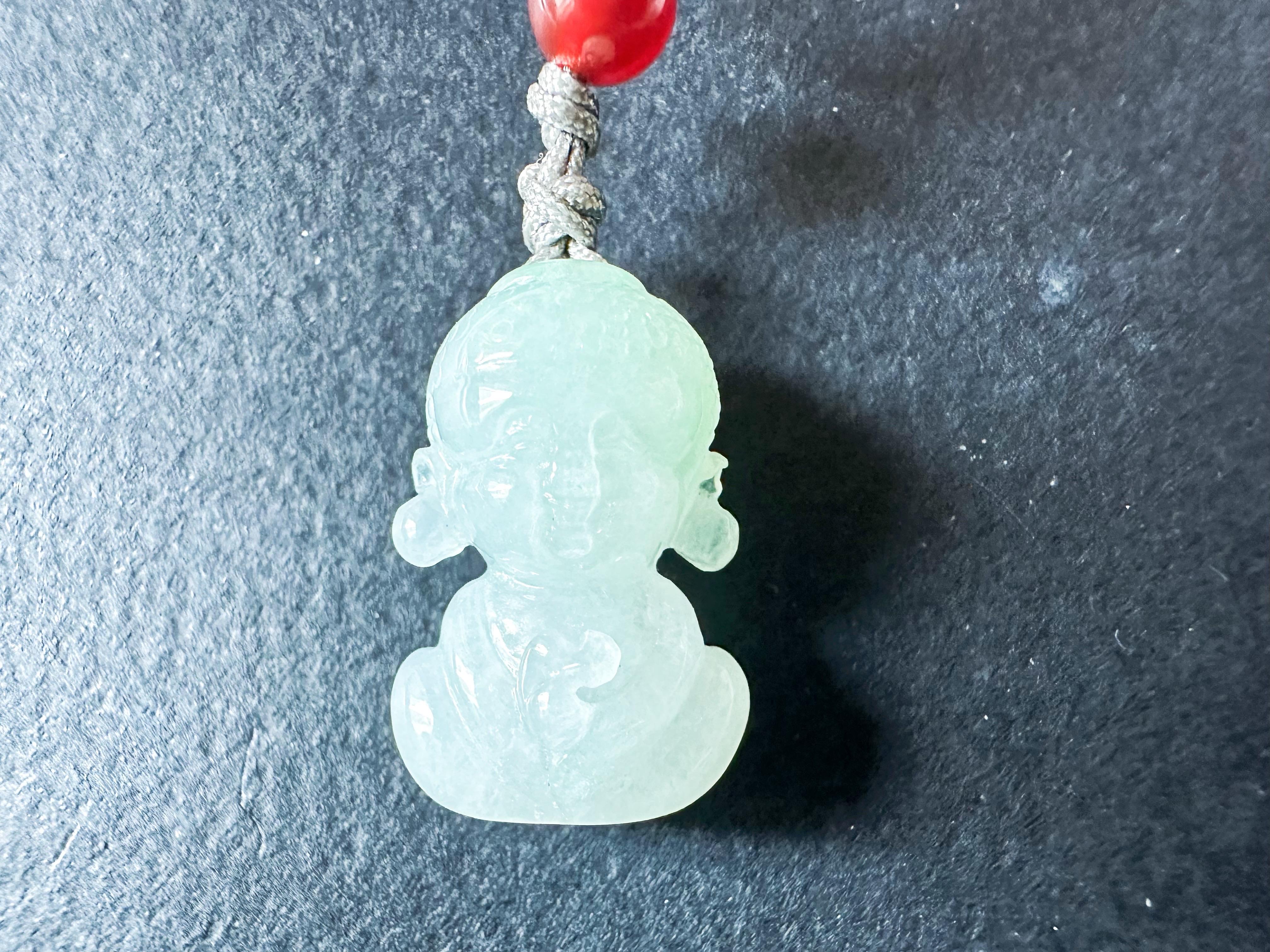 Natürlicher Myanmar Mini-Buddha-Anhänger aus blassgrüner Jade, Buddha Jadeit, Buddha Jadeit im Angebot 3