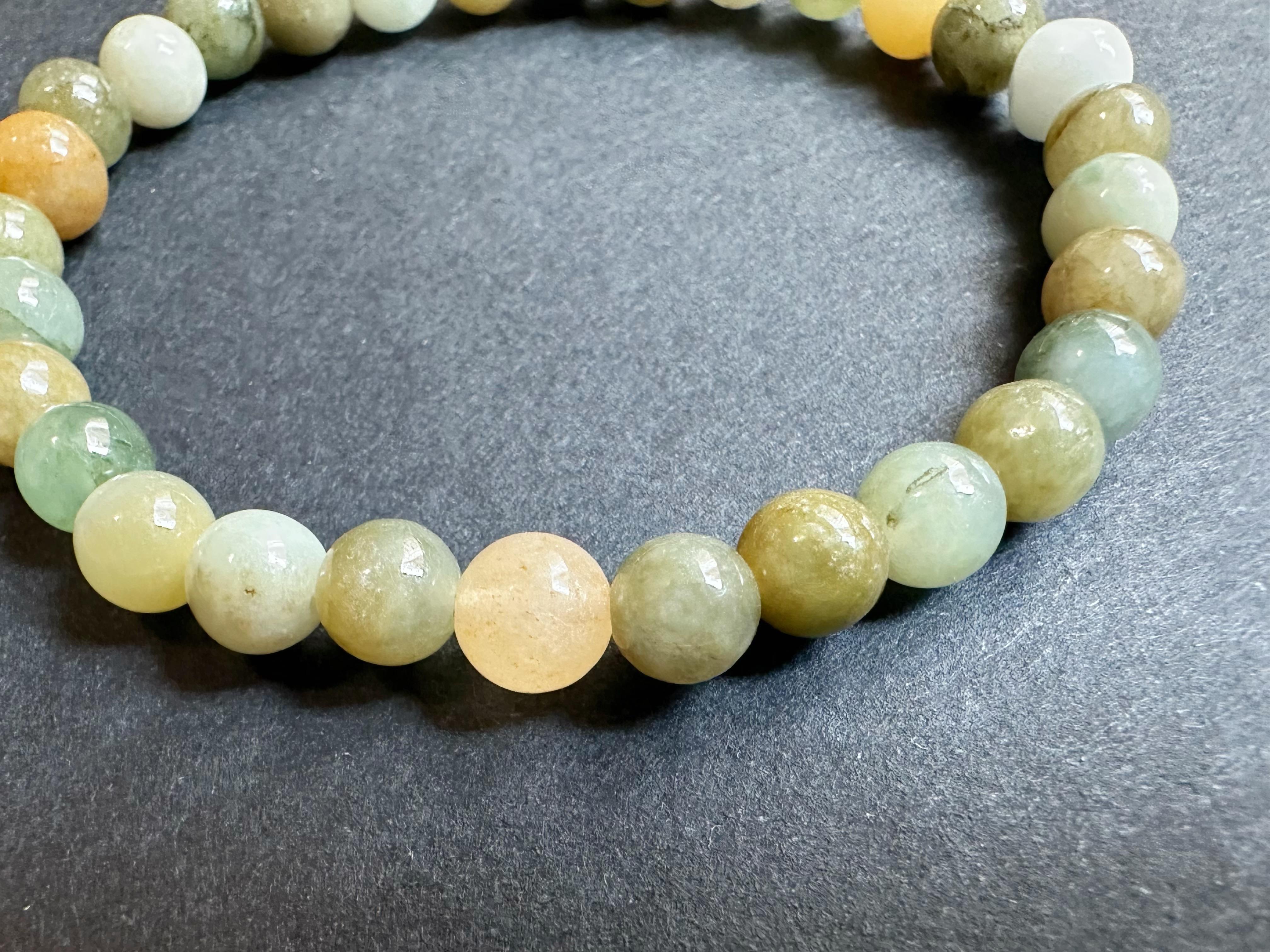 Bracciale di perle di giada multicolore Nature Myanmar in vendita 3