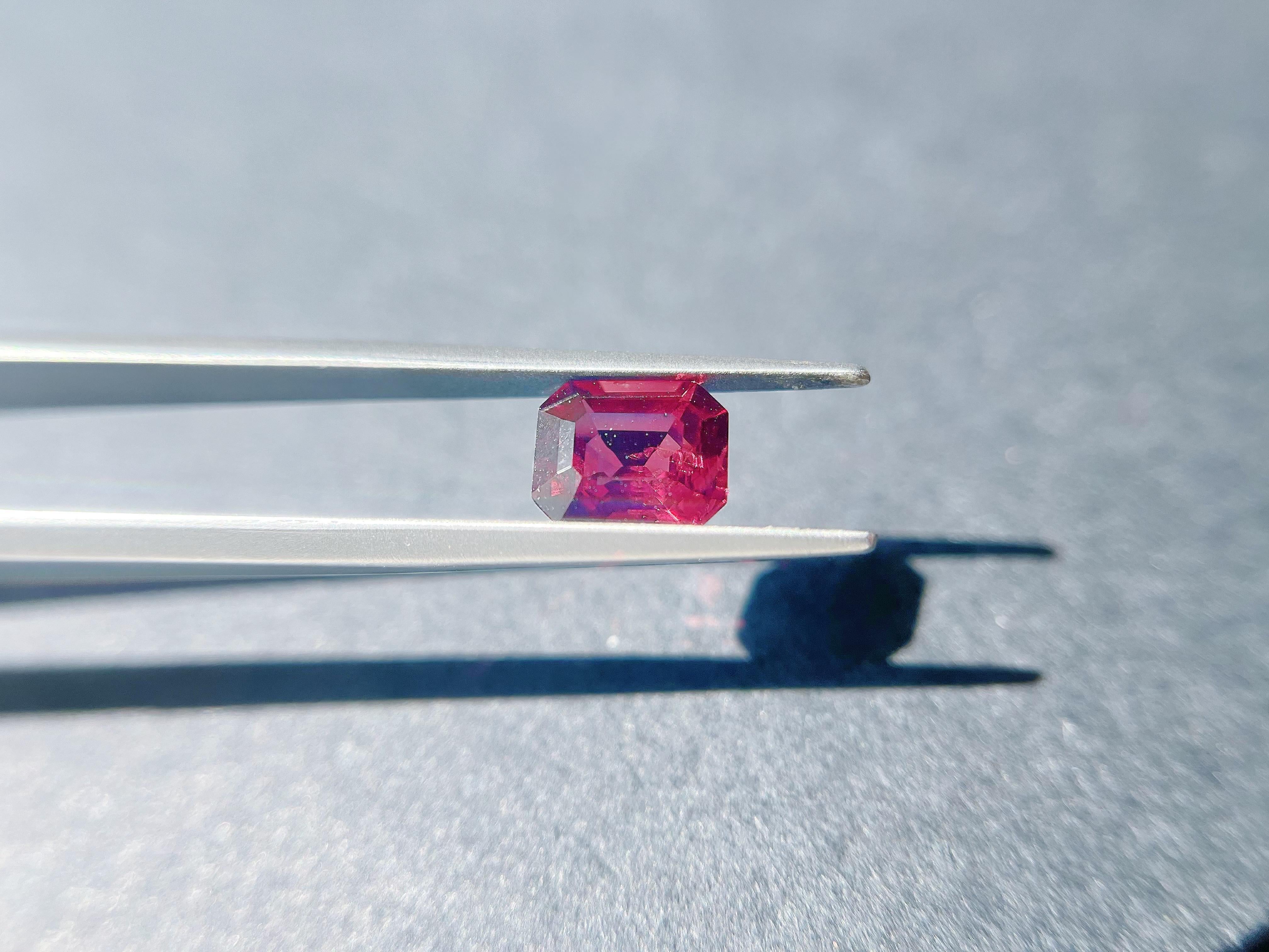 Gemma sfusa del Myanmar Nature Pigeon Blood Red Octagon Spinel Loupe Clean - 2,7 in vendita 4