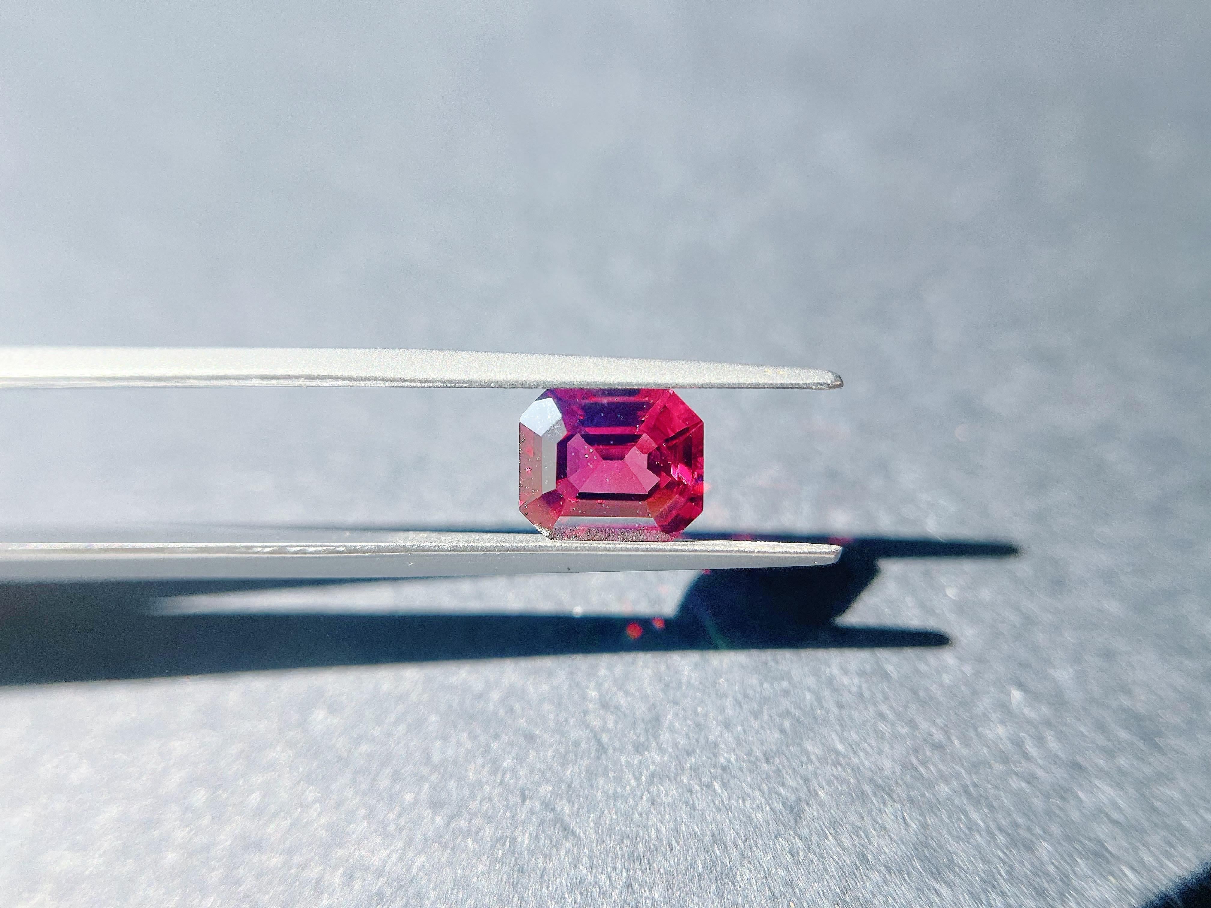 Gemma sfusa del Myanmar Nature Pigeon Blood Red Octagon Spinel Loupe Clean - 2,7 in vendita 5
