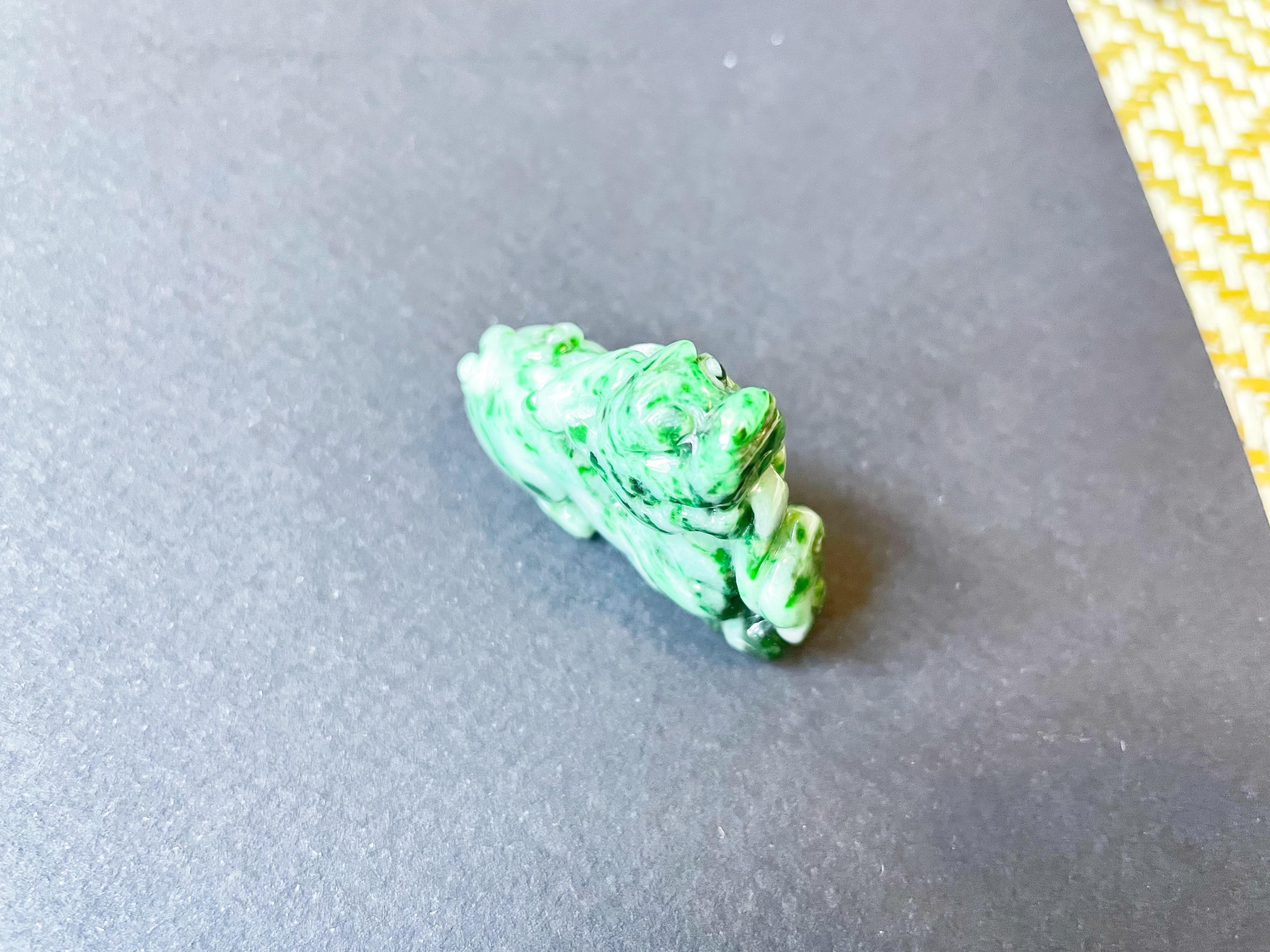 Natural Myanmar PiXiu Green Jade Loose Stone Pendant - Luck and prosperity For Sale 8
