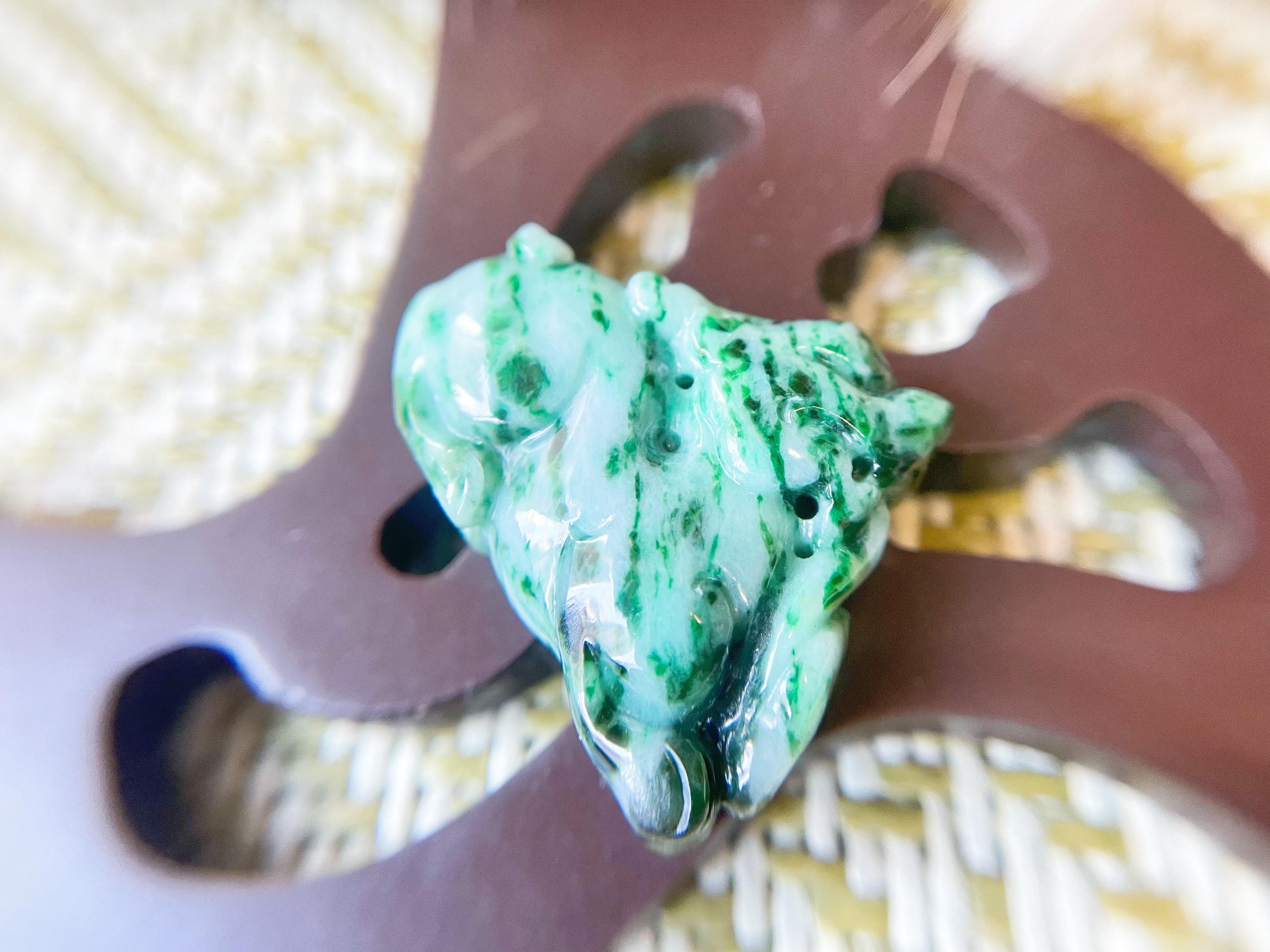 Natural Myanmar PiXiu Green Jade Loose Stone Pendant - Luck and prosperity For Sale 3