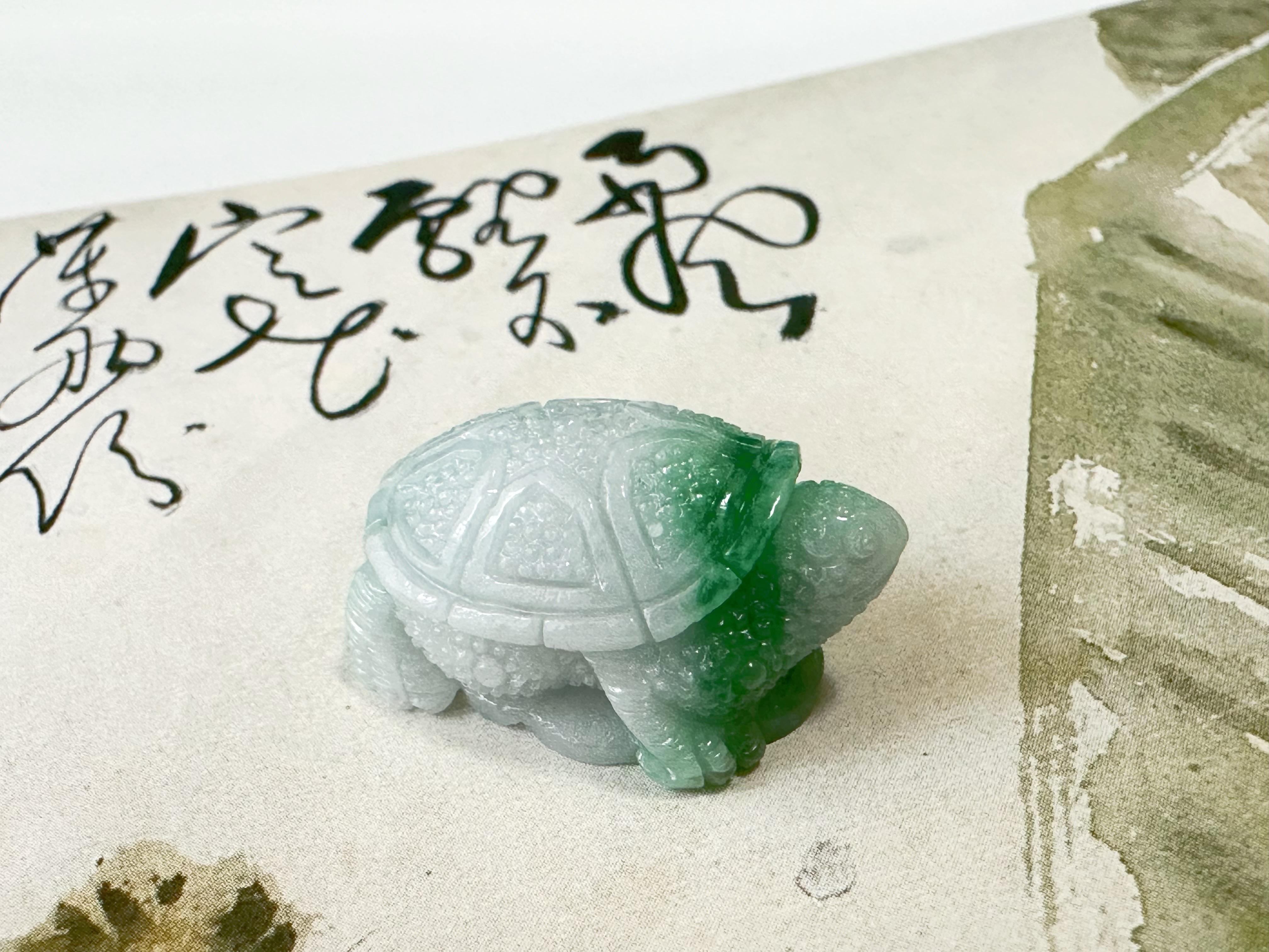 Tortuga Natural de Myanmar Jadeíta Verde Viva Suelta, Símbolo de Longevidad Talla antigua en venta