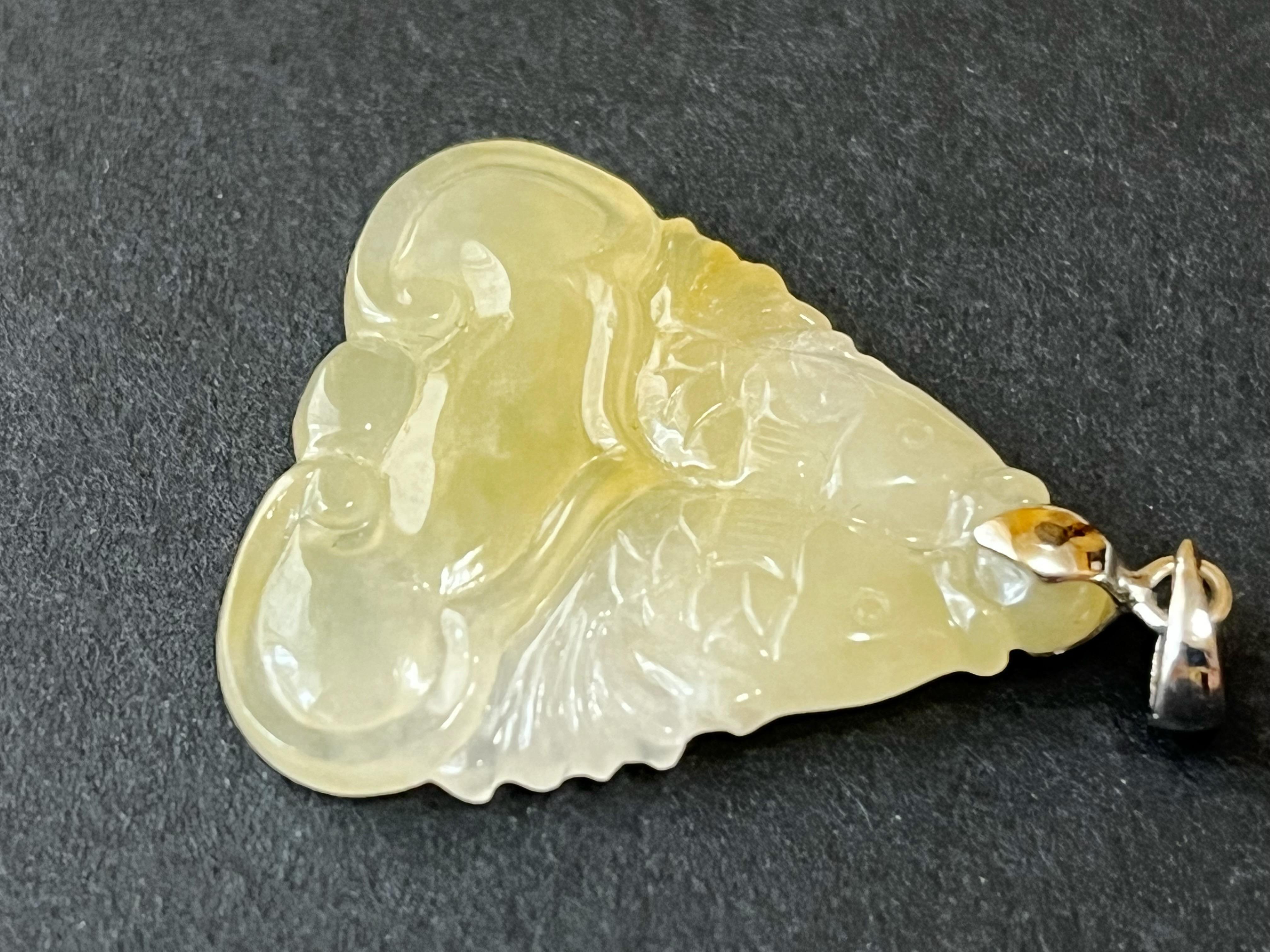 Natural Myanmar Translucent Icy Honey Yellow Jadeite Pisces Pendant In New Condition For Sale In Kowloon, HK