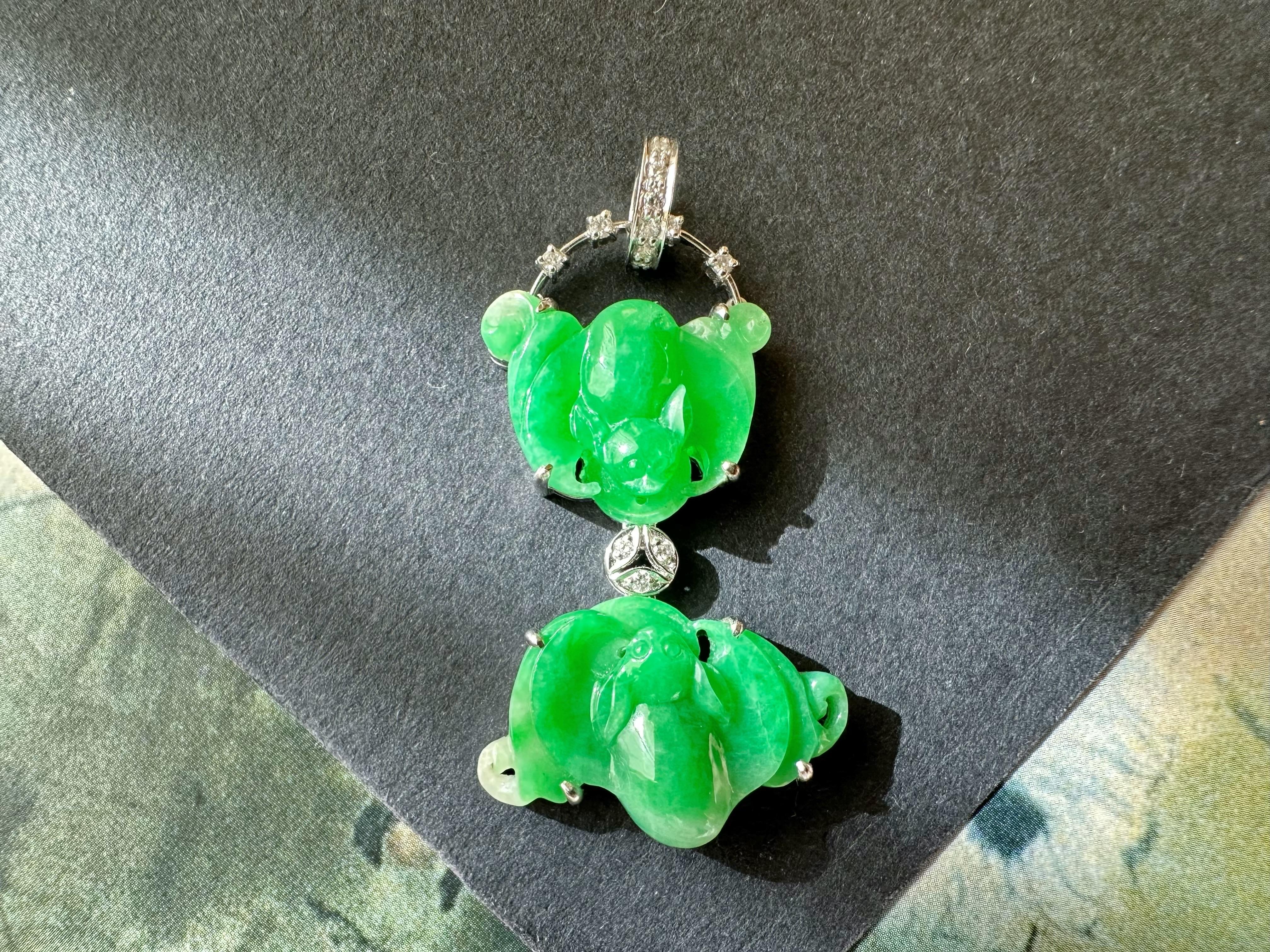 Ciondolo di giada verde imperiale naturale Myanmar Twin Bats in oro bianco 18 carati in vendita 7