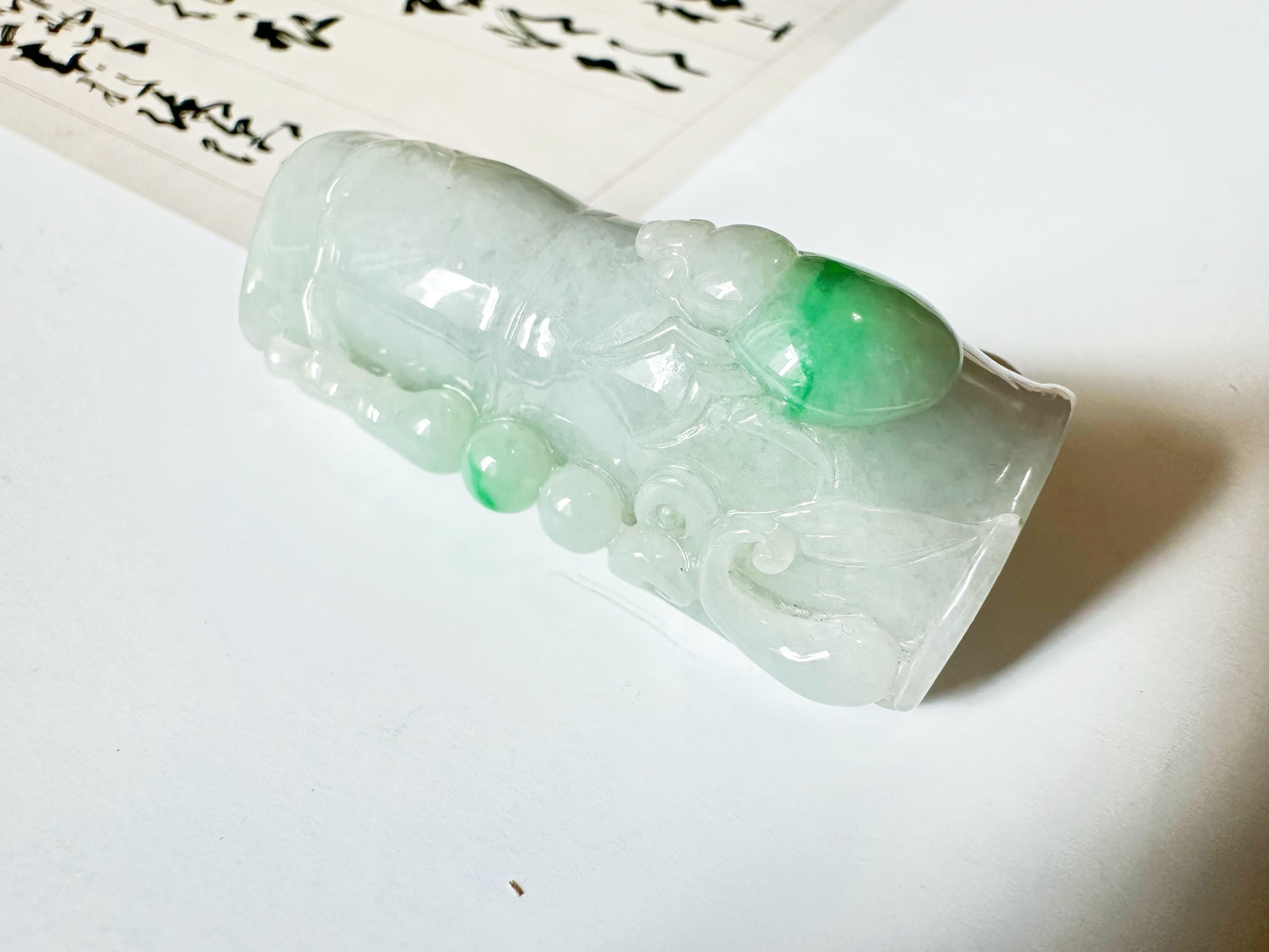 da uomo o donna Muschio naturale di tipo A del Myanmar su bambù di neve con ciondolo di giada con scarabeo in vendita