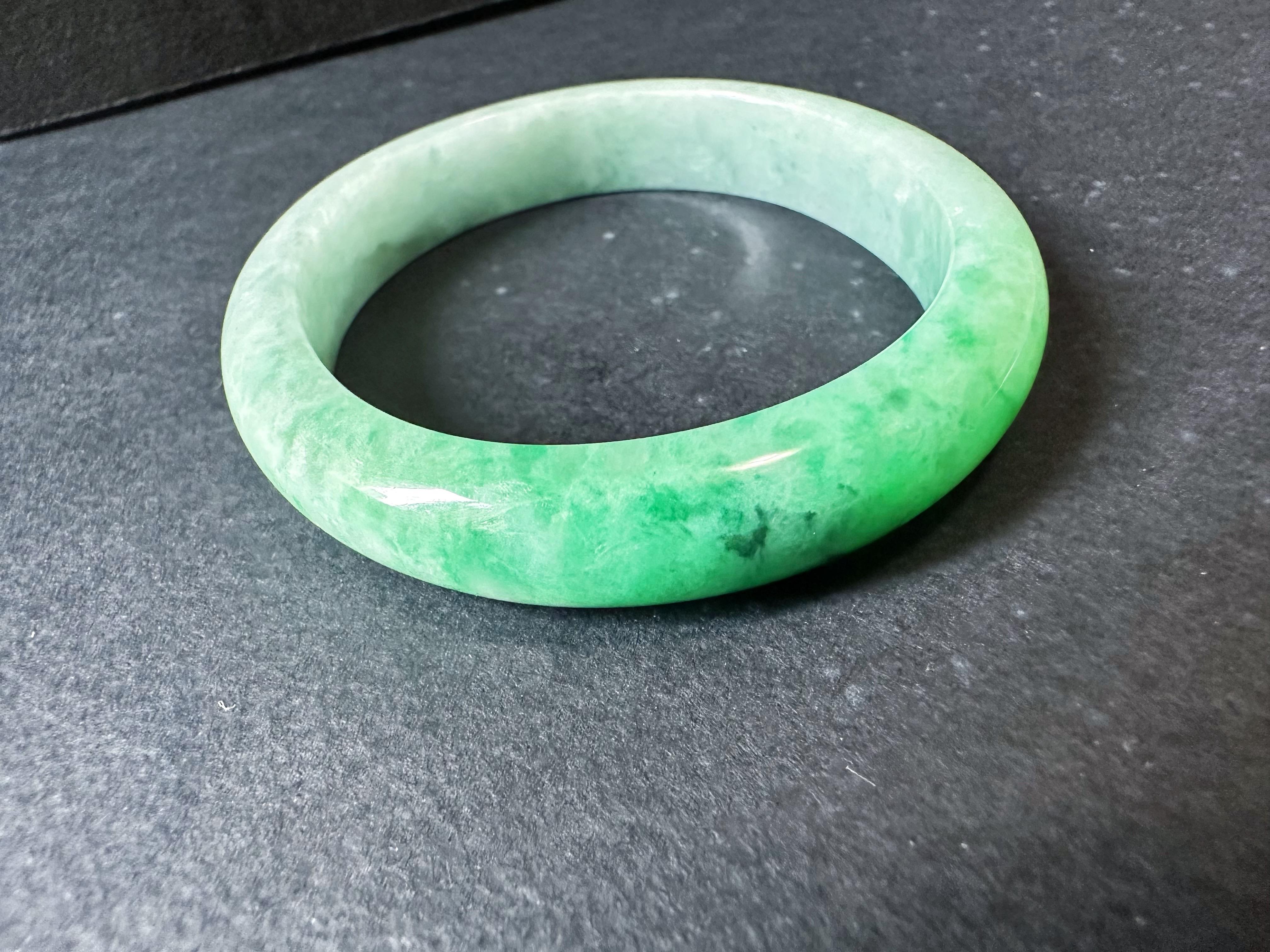 Natural Myanmar Vivid Apple Green Oval Shape Jade Bangle Bracelet For Sale 4