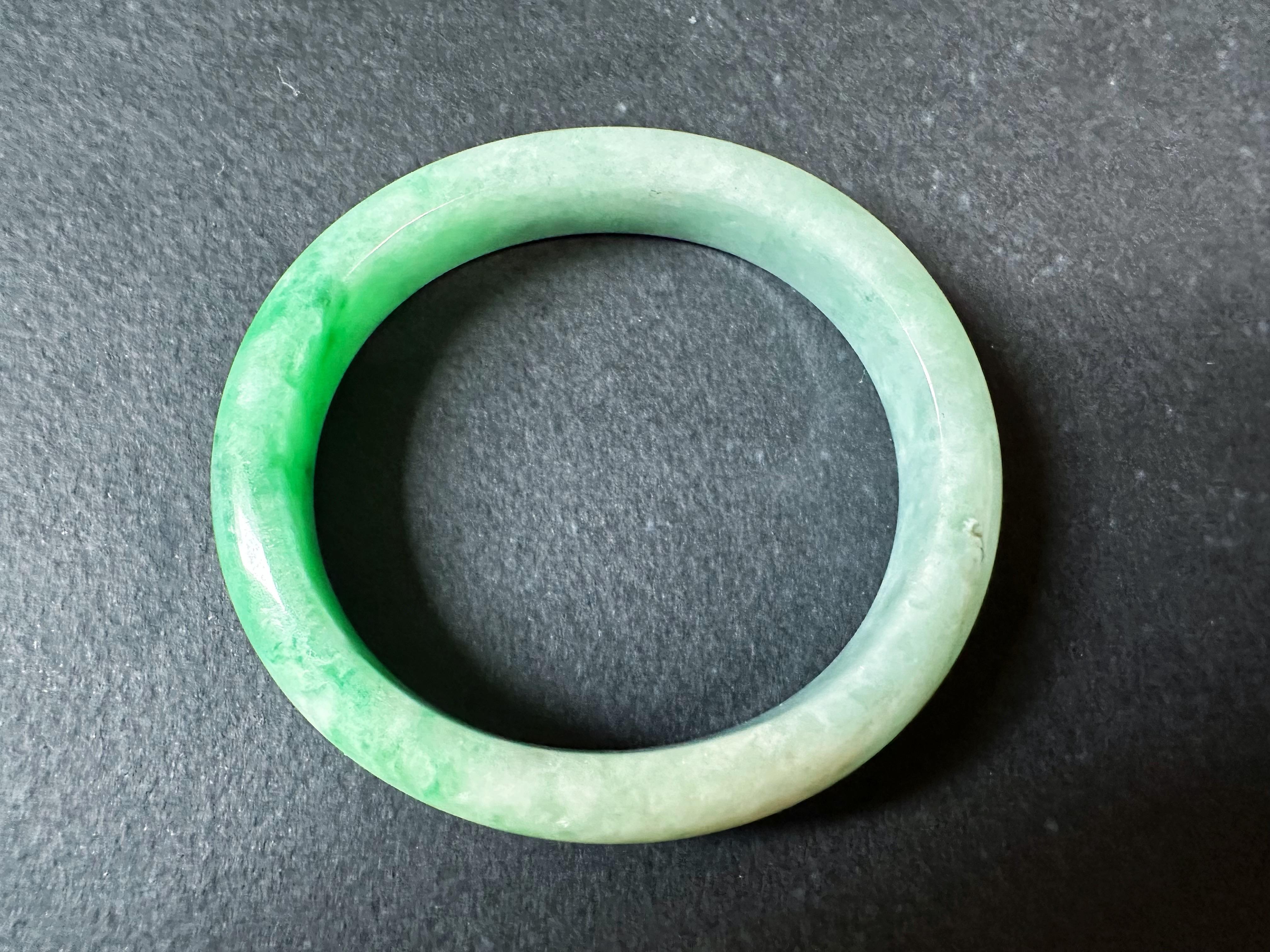 Artisan Natural Myanmar Vivid Apple Green Oval Shape Jade Bangle Bracelet For Sale