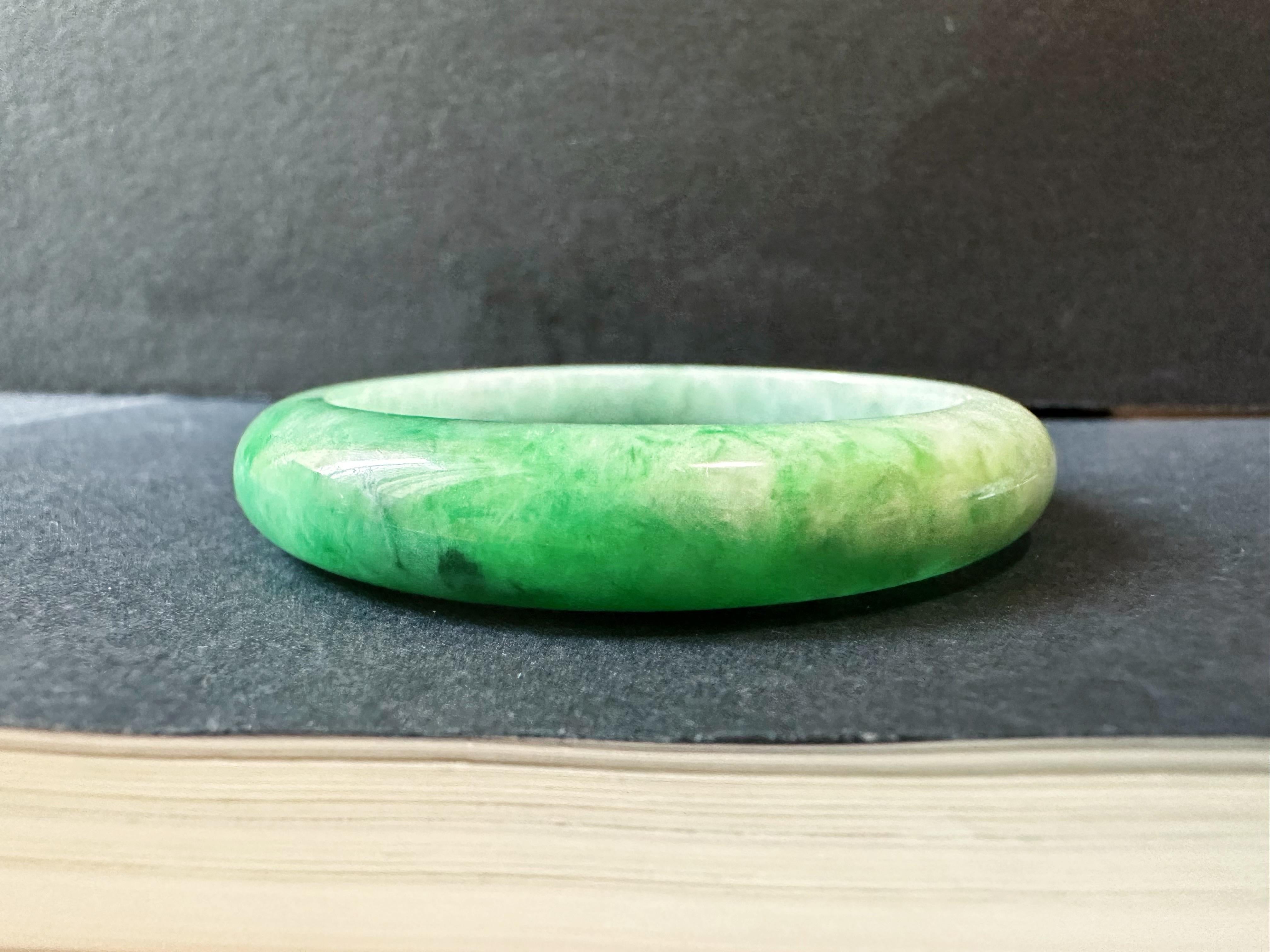 Oval Cut Natural Myanmar Vivid Apple Green Oval Shape Jade Bangle Bracelet For Sale