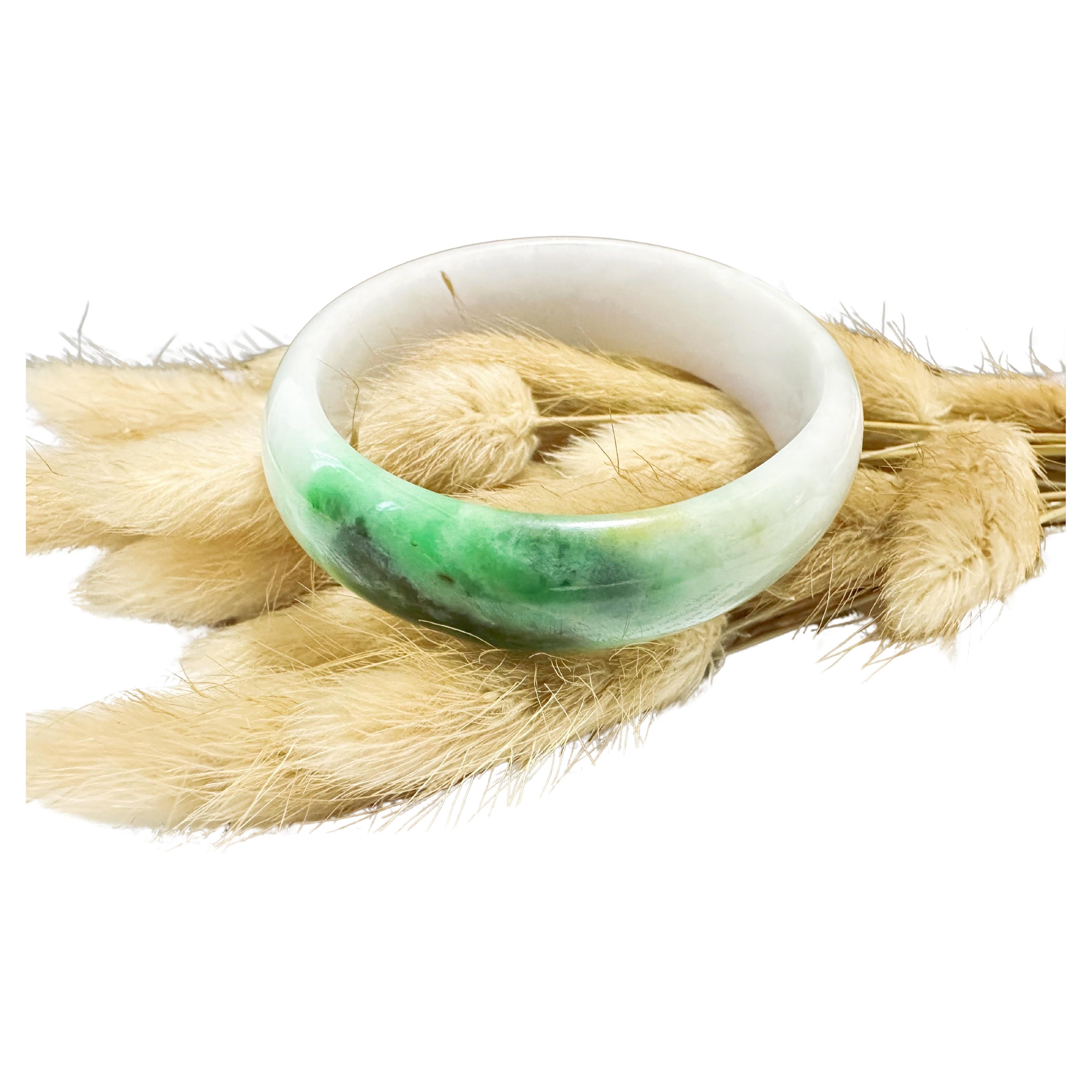 Naturelle Myanmar Vivid Apple Green Tricolor Oval Shape Jadeite Bangle