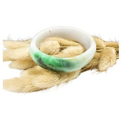 Naturelle Myanmar Vivid Apple Green Tricolor Oval Shape Jadeite Bangle