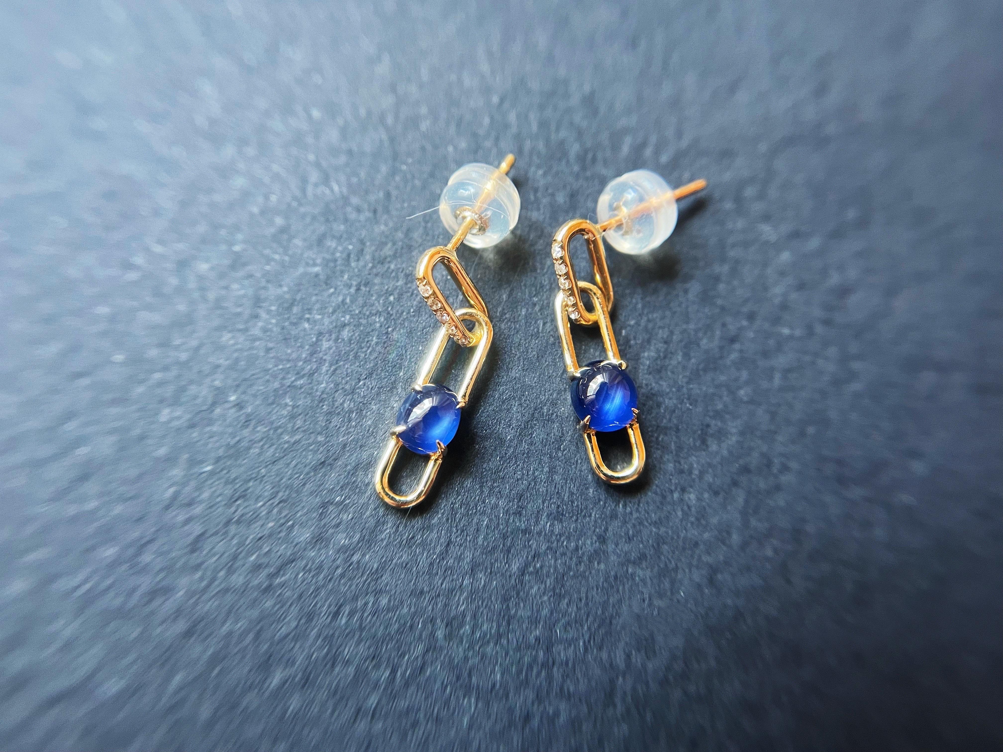 Taglio rotondo Cabochon di zaffiro blu naturale del Myanmar con diamante incastonato in oro 18k in vendita