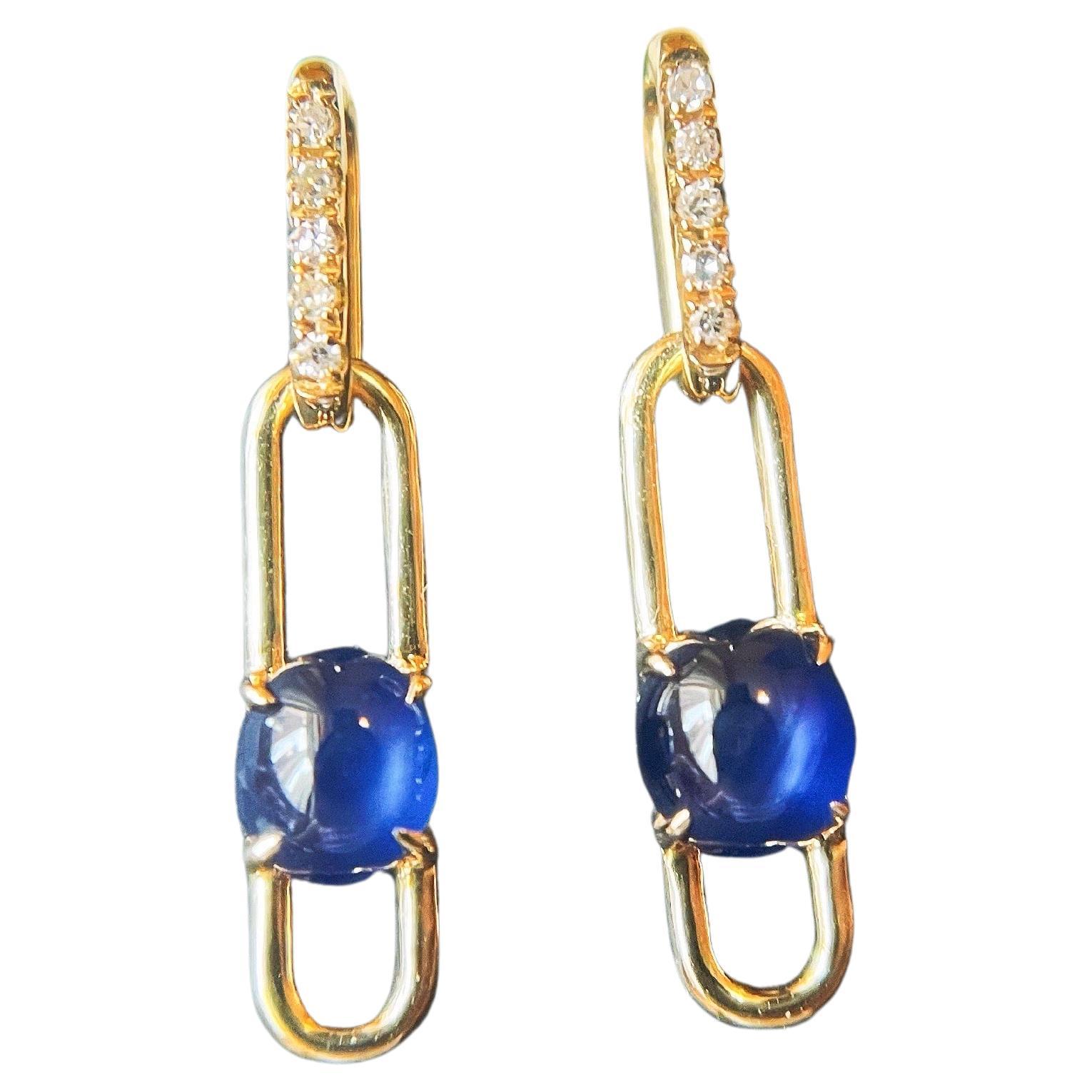 Cabochon di zaffiro blu naturale del Myanmar con diamante incastonato in oro 18k in vendita