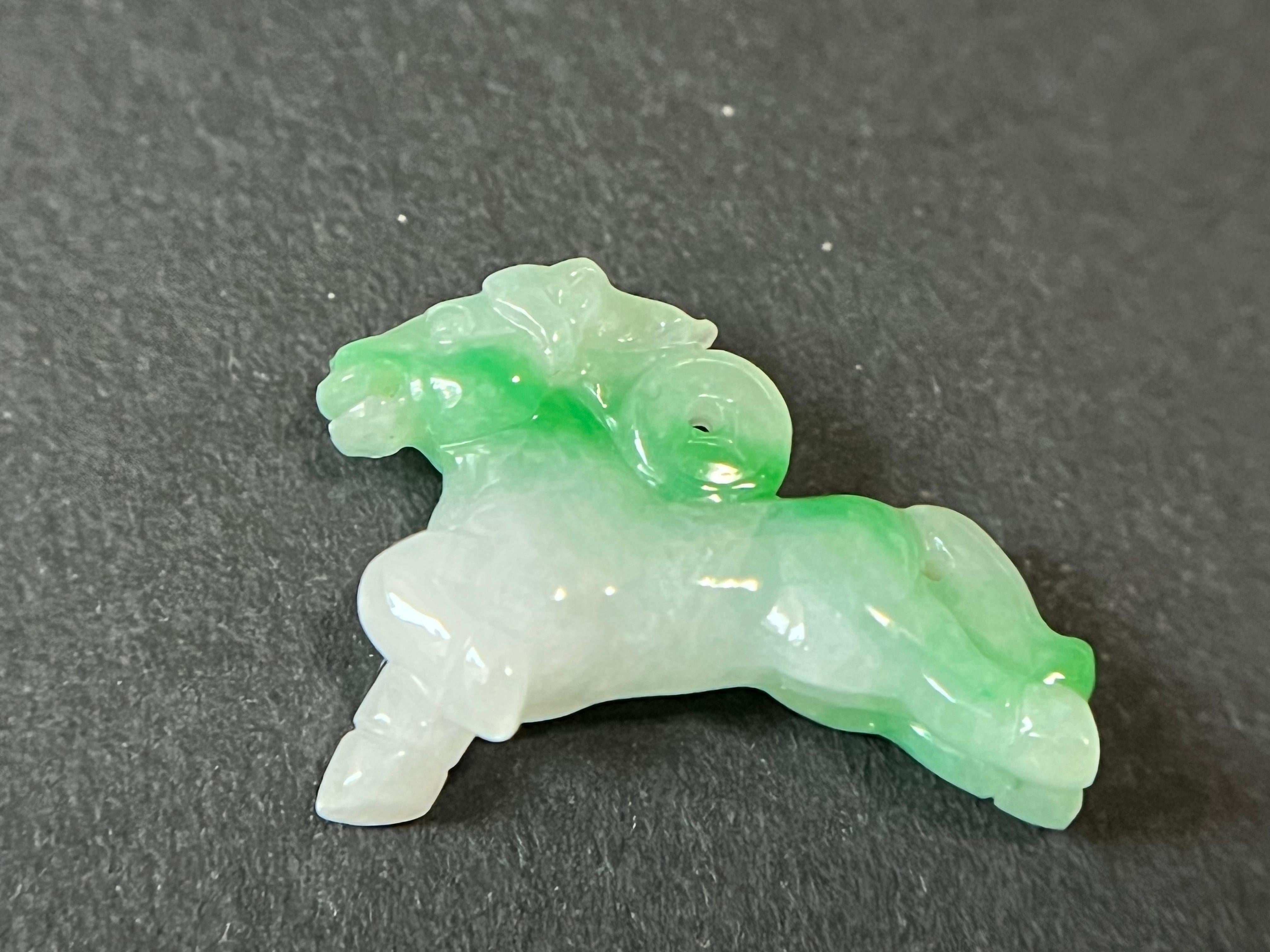 Natural Myanmar Vivid Green Horse Loose Jade Pendant, Year of Horse In New Condition For Sale In Kowloon, HK