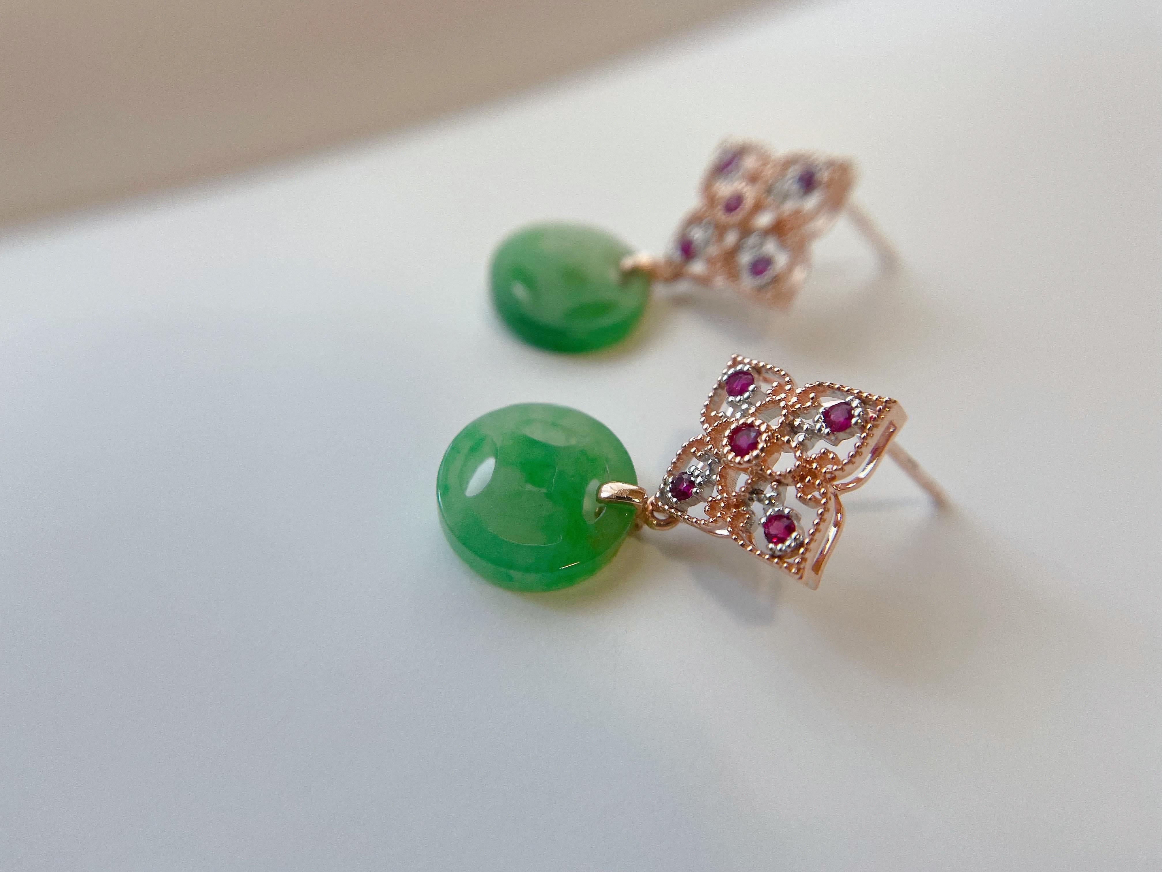 Art Deco Natural Myanmar Vivid Green Jade Clover Earrings in 18K Gold and Ruby For Sale