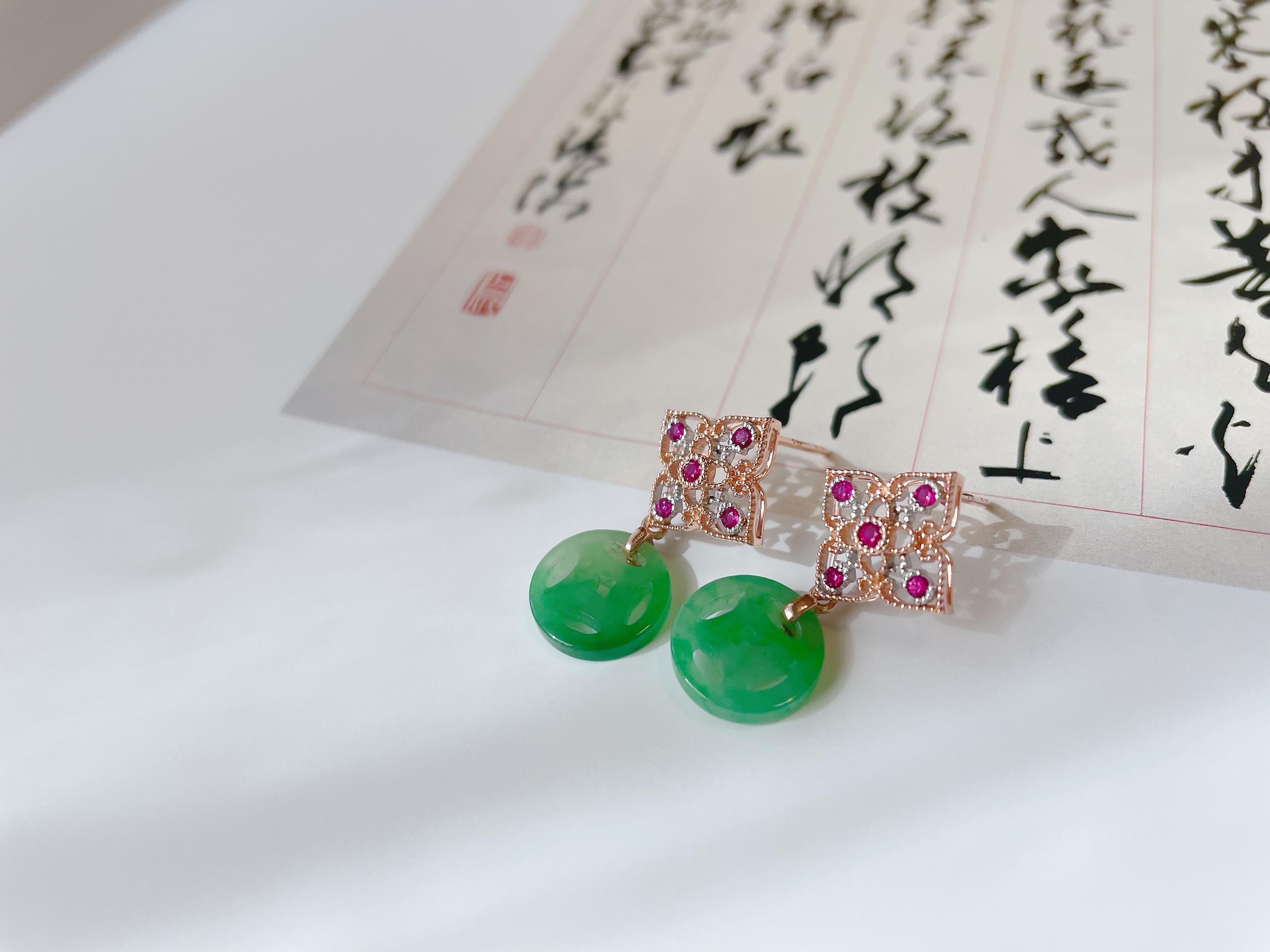 Natural Myanmar Vivid Green Jade Clover Earrings in 18K Gold and Ruby For Sale 2