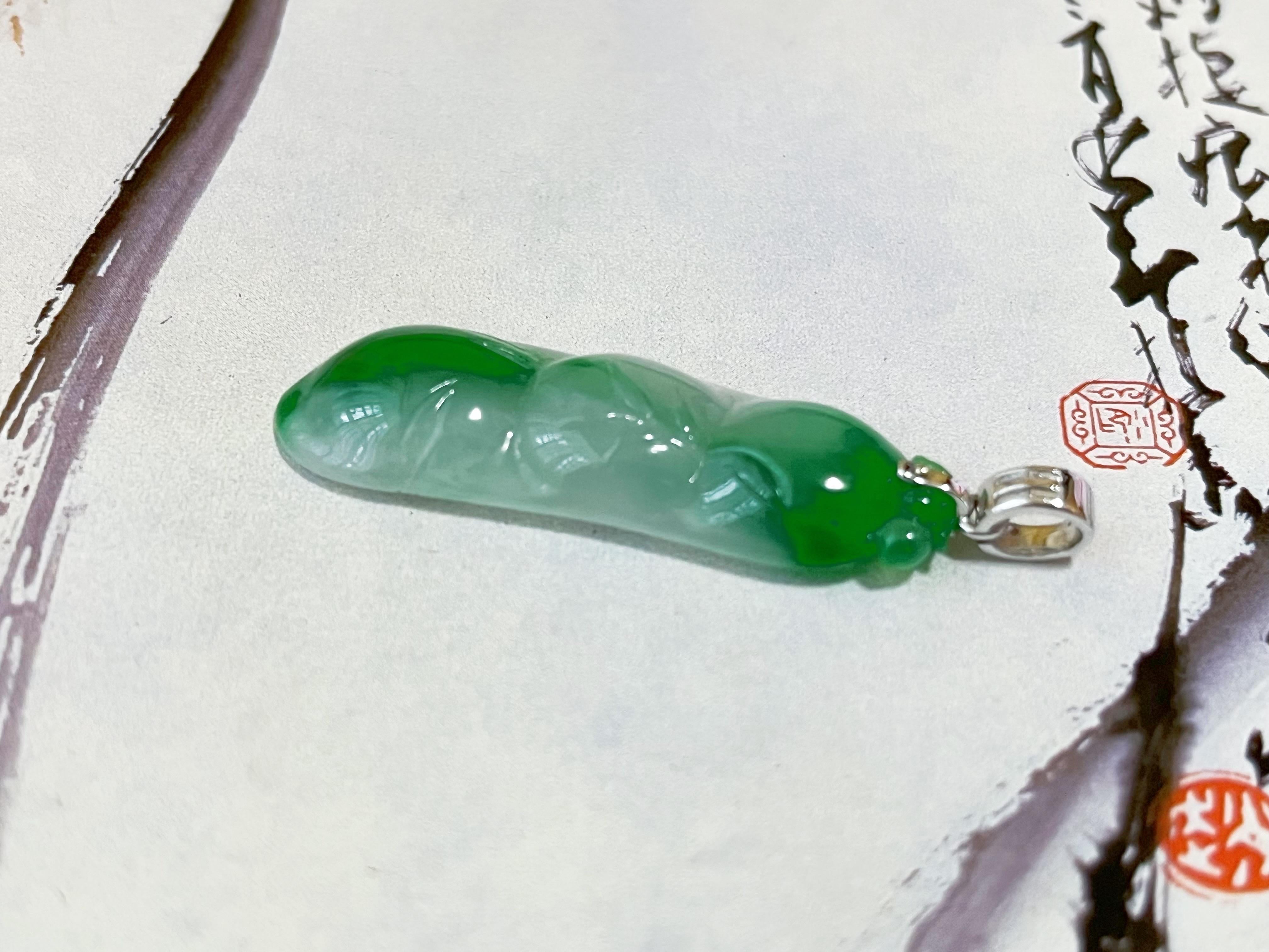 Natural Myanmar Vivid Green Jade Jadeite Pea Pod Pendant in 18K White Gold For Sale 6