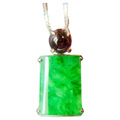 Colgante rectangular de jade verde vivo natural de Myanmar en oro de 18 quilates y turmalina