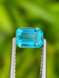 Natürlicher neonblauer Apatit Edelstein: 1,23 Karat Smaragd-Schliff Schmuckherstellung Stein