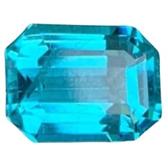 Natürlicher neonblauer Apatit Edelstein: 1,23 Karat Smaragd-Schliff Schmuckherstellung Stein