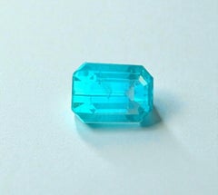 Natürlicher neonblauer Apatit Edelstein: 1.60 Karat Smaragdschliff Dezember Geburtsstein