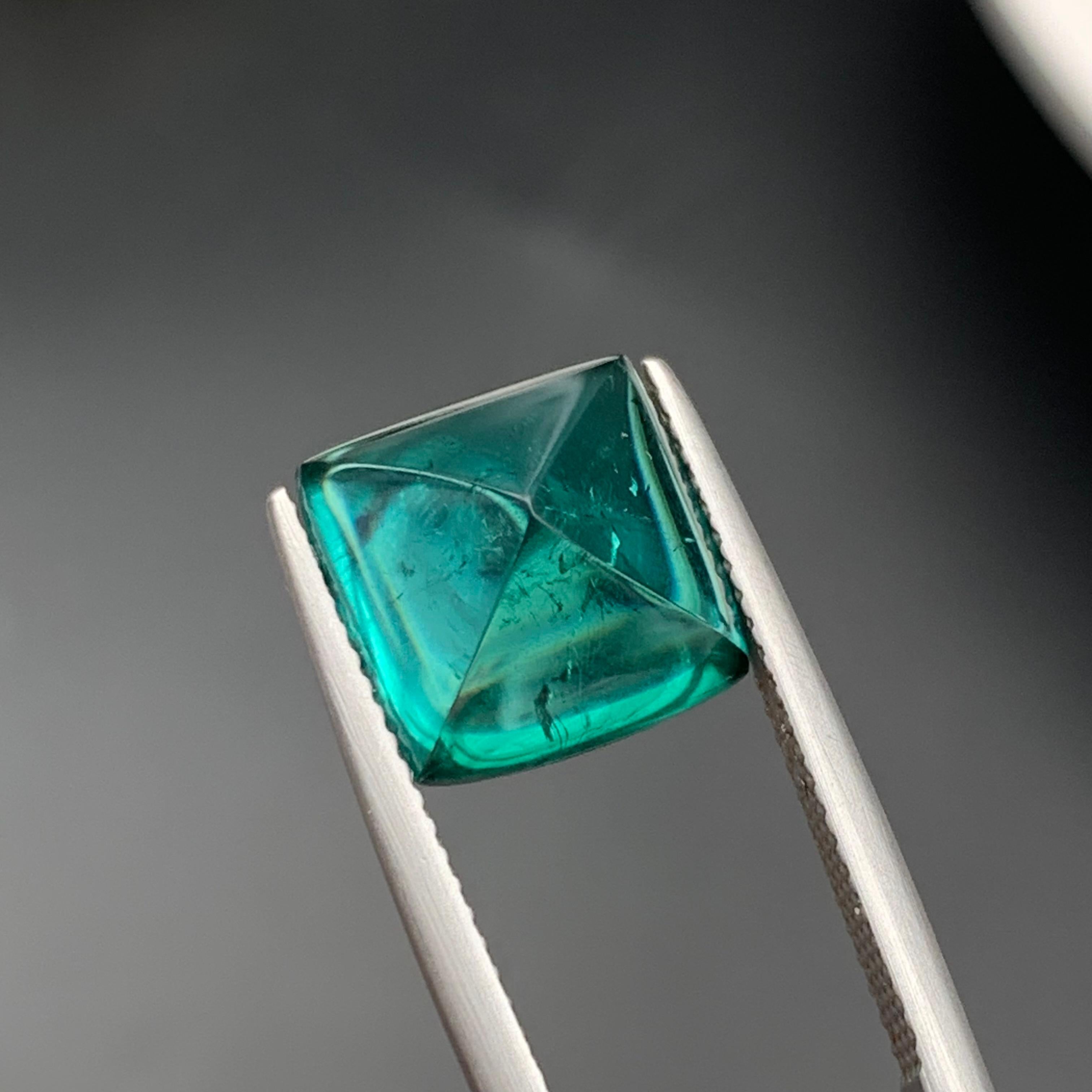 Turmalina verde azul neón natural 6,82 quilates Cabujón de pan de azúcar Gema suelta en venta 6
