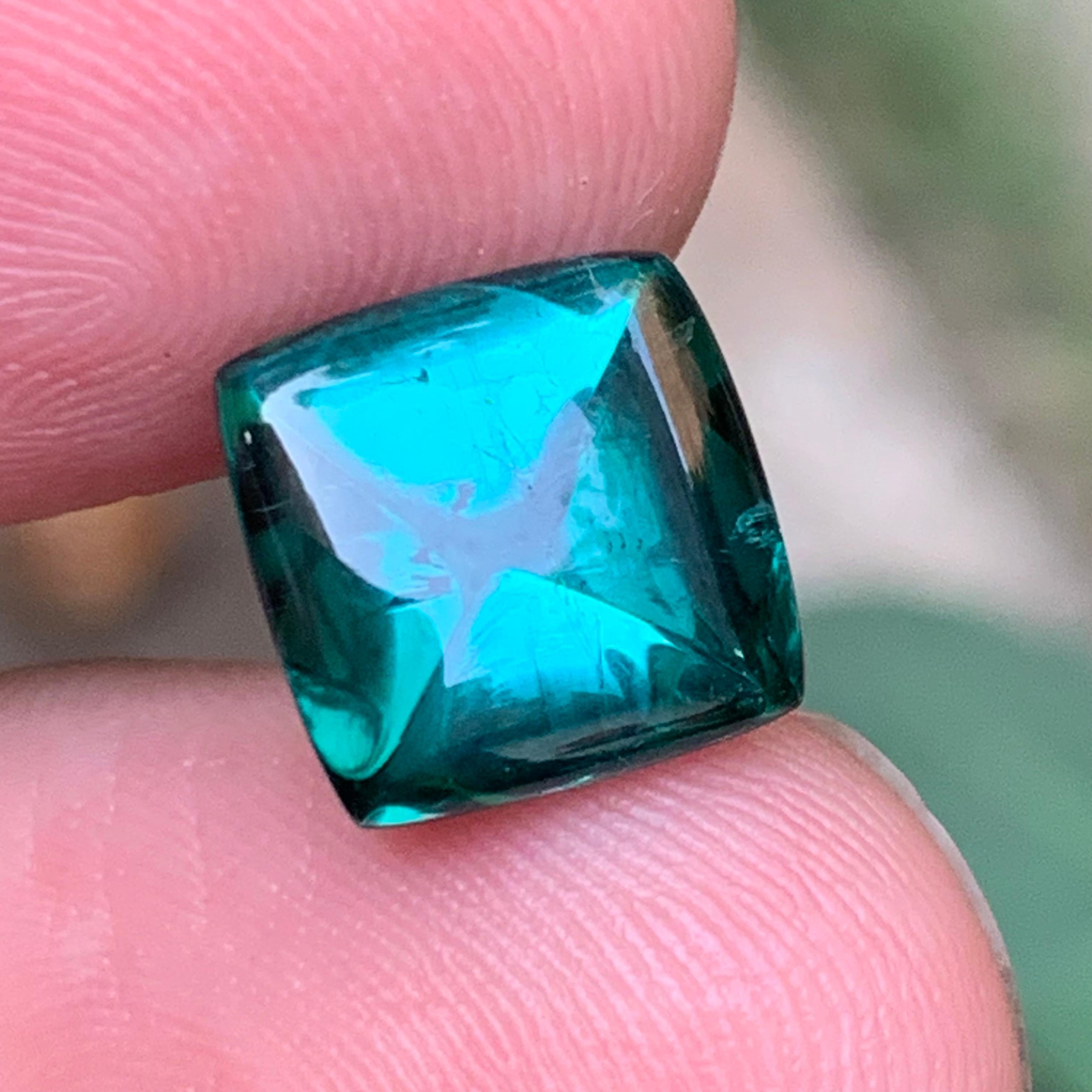 Turmalina verde azul neón natural 6,82 quilates Cabujón de pan de azúcar Gema suelta en Nuevo estado para la venta en Peshawar, PK