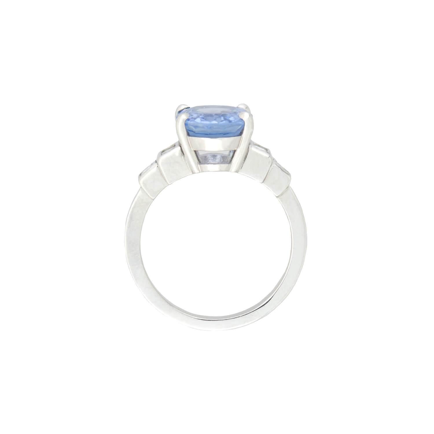 Crafted in platinum, this fantastic piece holds a stunning natural sapphire at the center, framed by sparkling diamonds at either shoulder. The Ceylon (Sri Lankan) sapphire has an exact weight of 3.70ct, and is beautifully faceted into a Modified