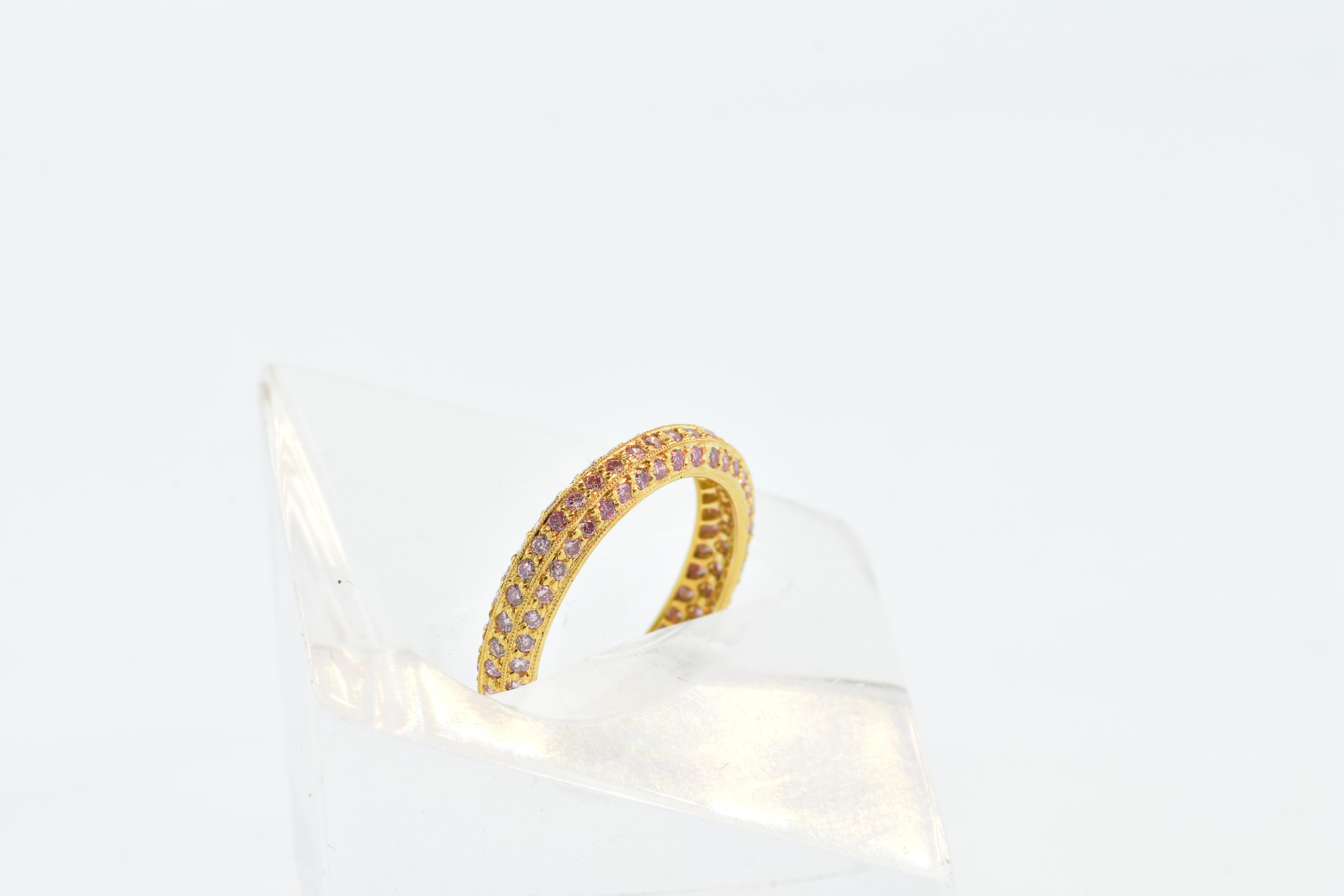 Bandeau de diamants naturels, non cultivés en laboratoire, de couleur rose Vivid Vivid, par Pierre/Famille en vente 4