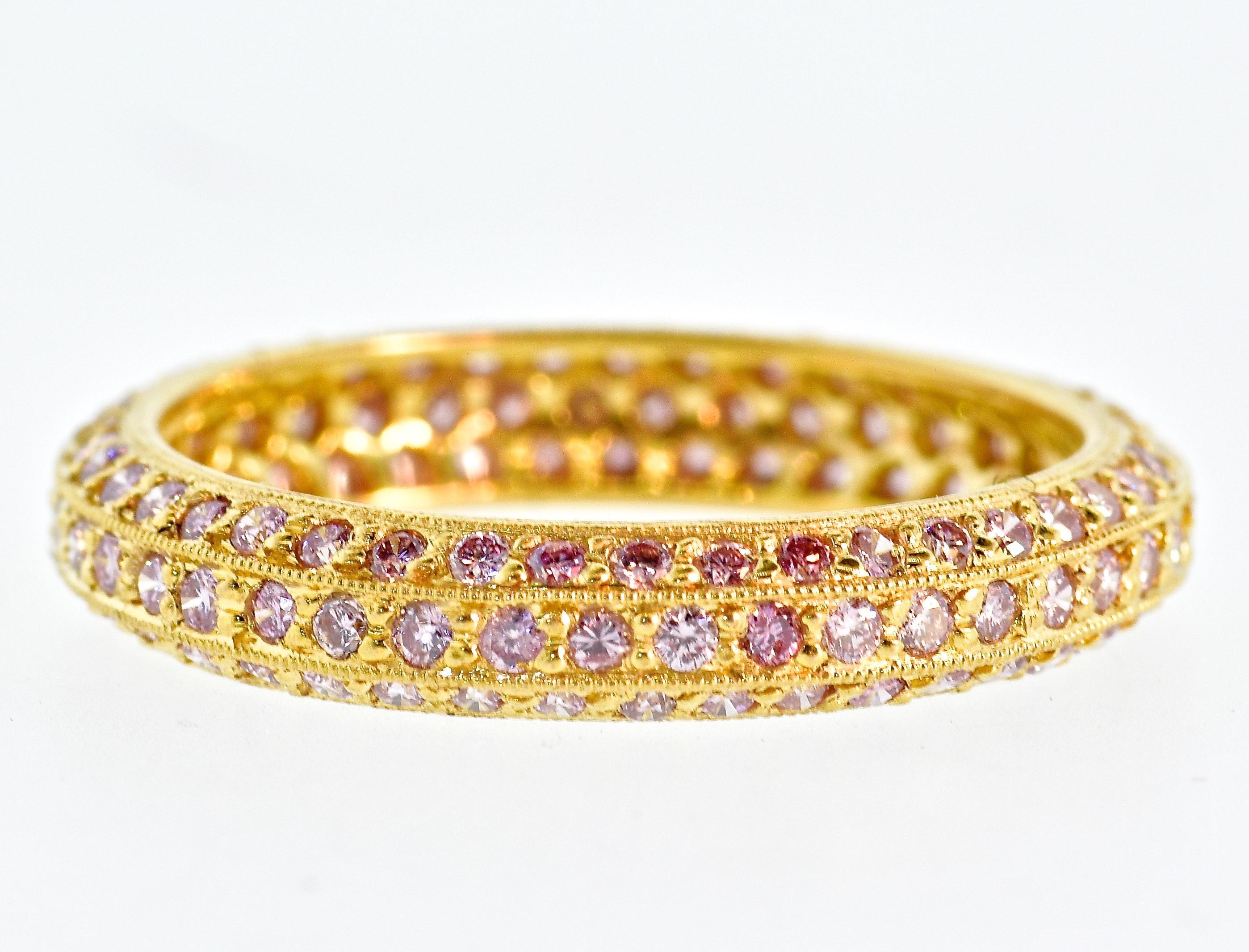 Bandeau de diamants naturels, non cultivés en laboratoire, de couleur rose Vivid Vivid, par Pierre/Famille en vente 5