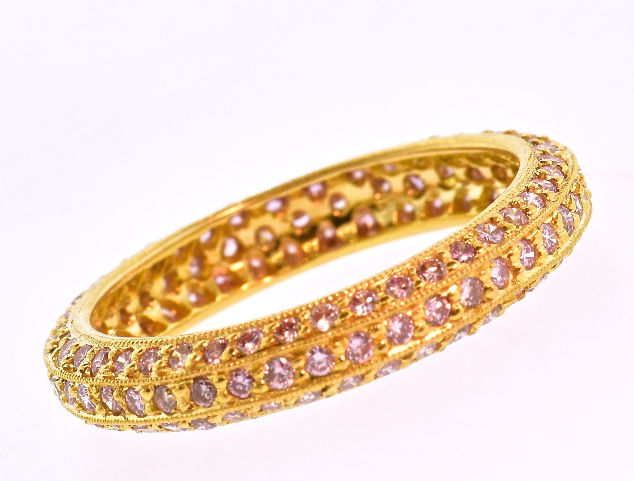 Contemporain Bandeau de diamants naturels, non cultivés en laboratoire, de couleur rose Vivid Vivid, par Pierre/Famille en vente