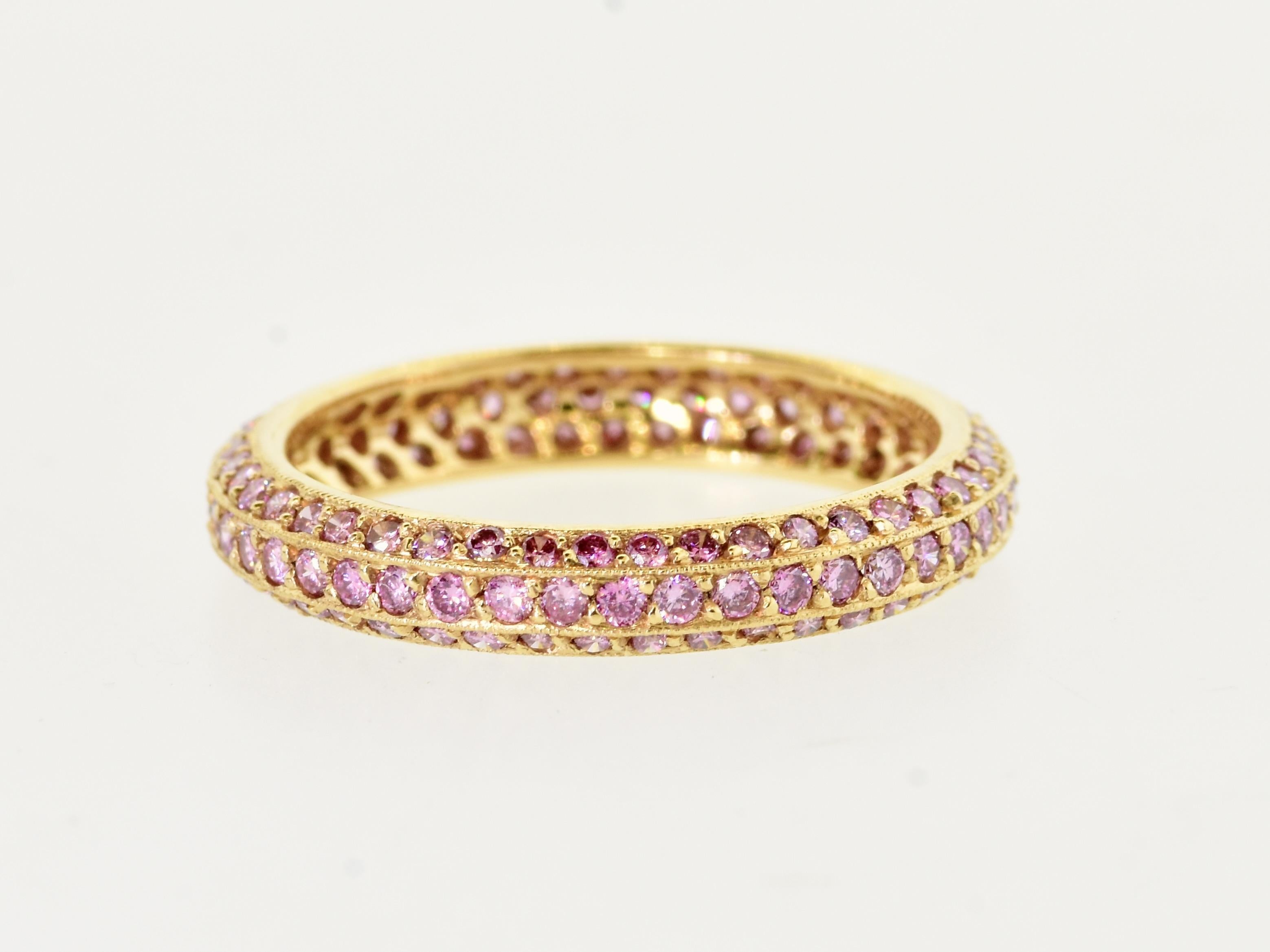 Bandeau de diamants naturels, non cultivés en laboratoire, de couleur rose Vivid Vivid, par Pierre/Famille Neuf - En vente à Aspen, CO
