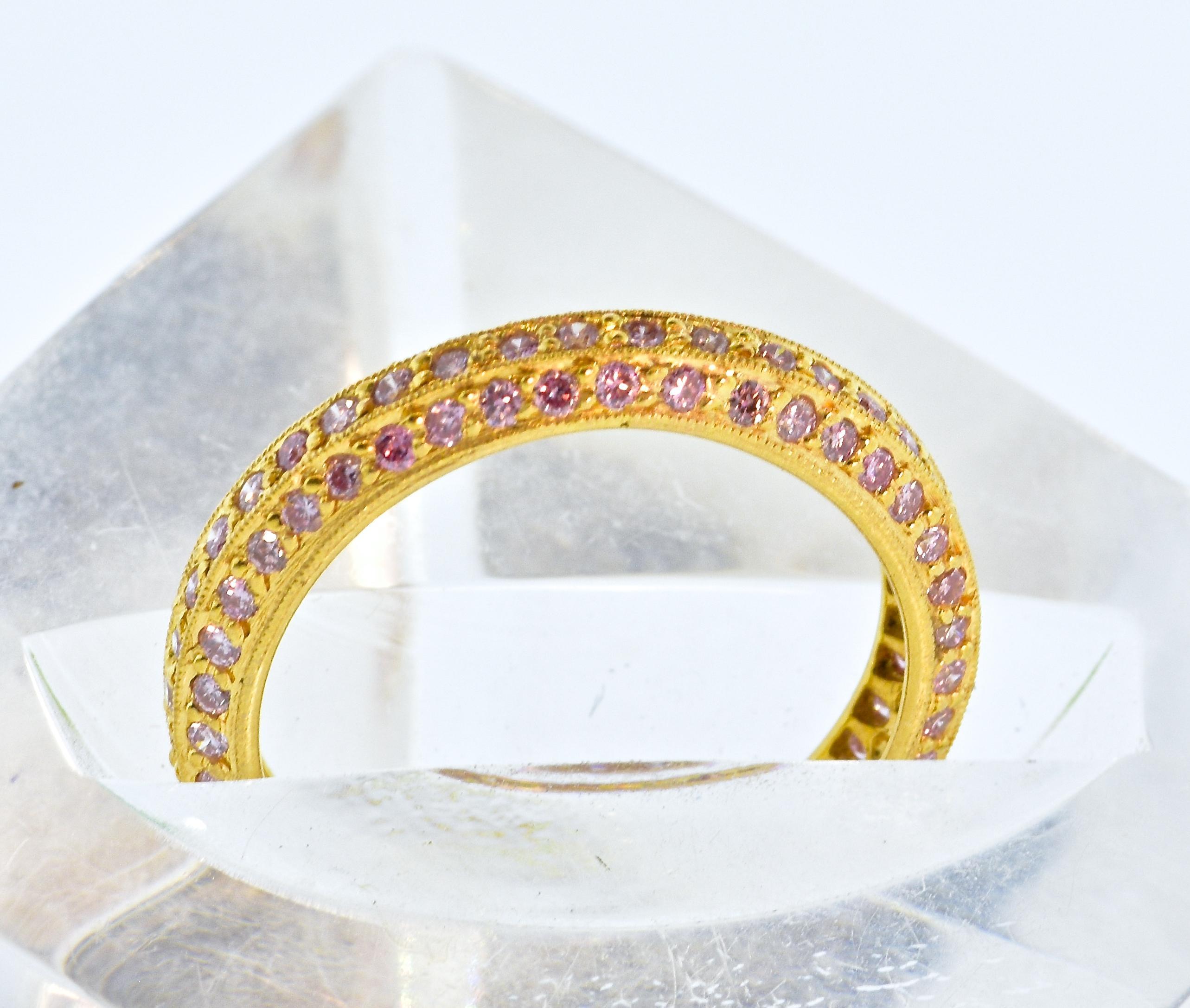 Bandeau de diamants naturels, non cultivés en laboratoire, de couleur rose Vivid Vivid, par Pierre/Famille en vente 2