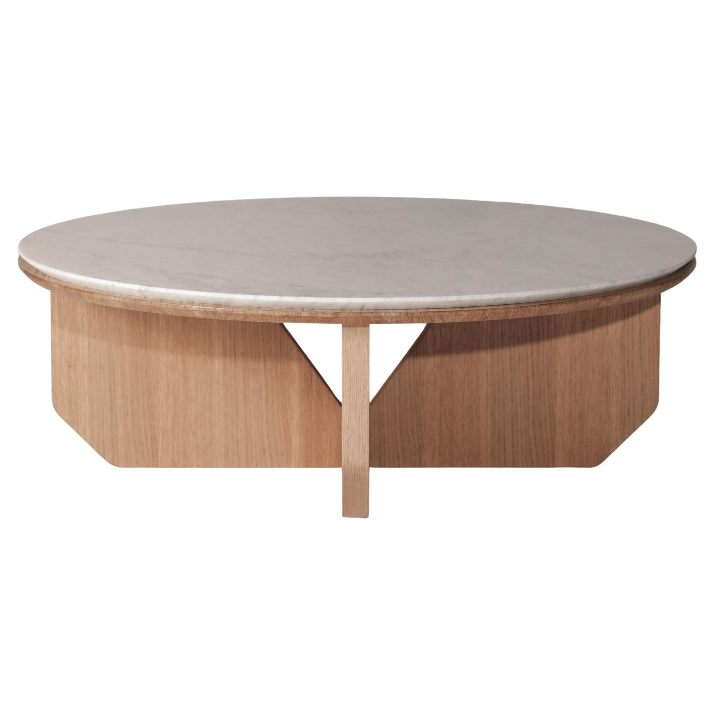 Table basse Vivo en chêne naturel et blanc de Carrare par Studio Mohs