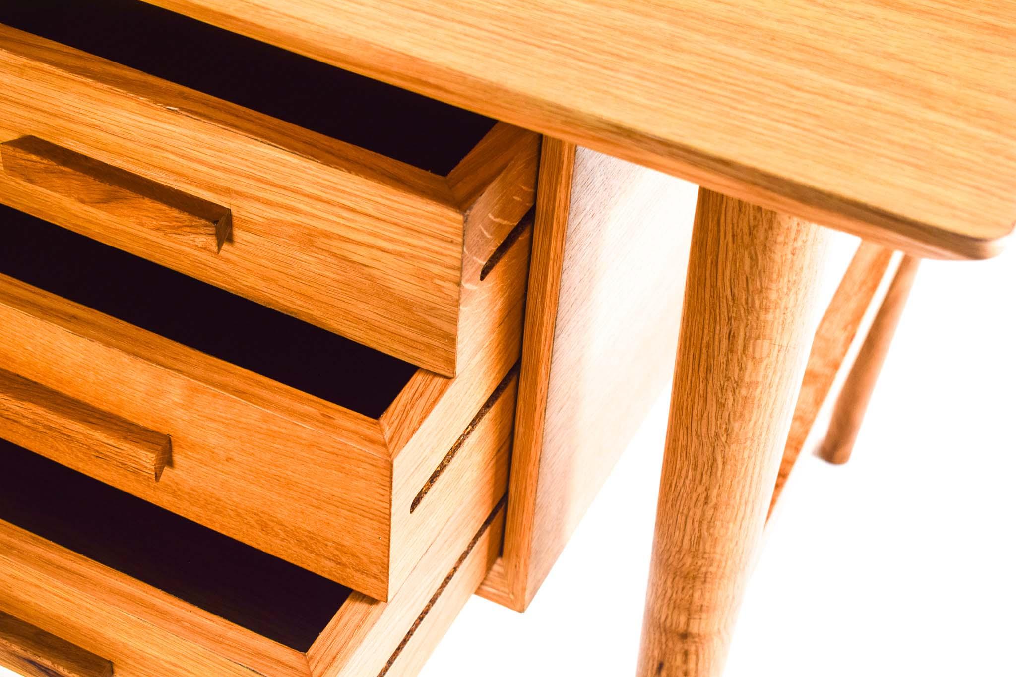 Escritorio de roble natural con tres cajones Modelo S1 de Dust Wood en venta 3