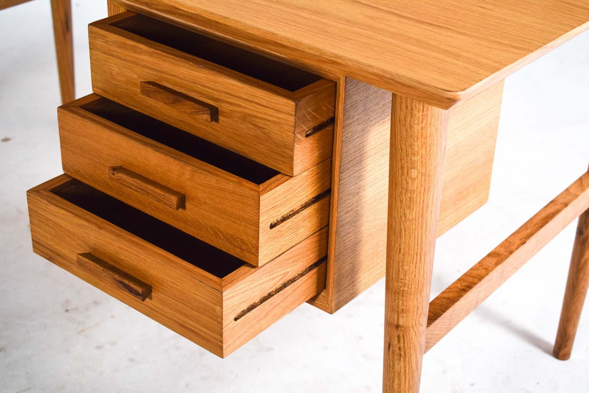 Escritorio de roble natural con tres cajones Modelo S1 de Dust Wood en venta 4