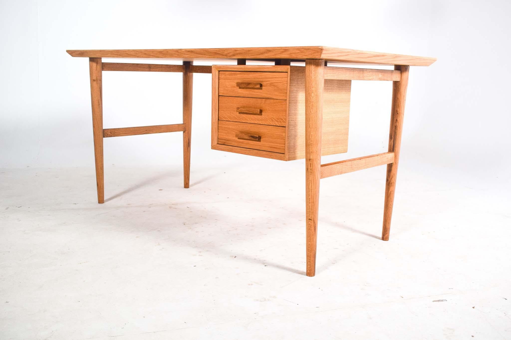 Escritorio de roble natural con tres cajones Modelo S1 de Dust Wood Portugués en venta