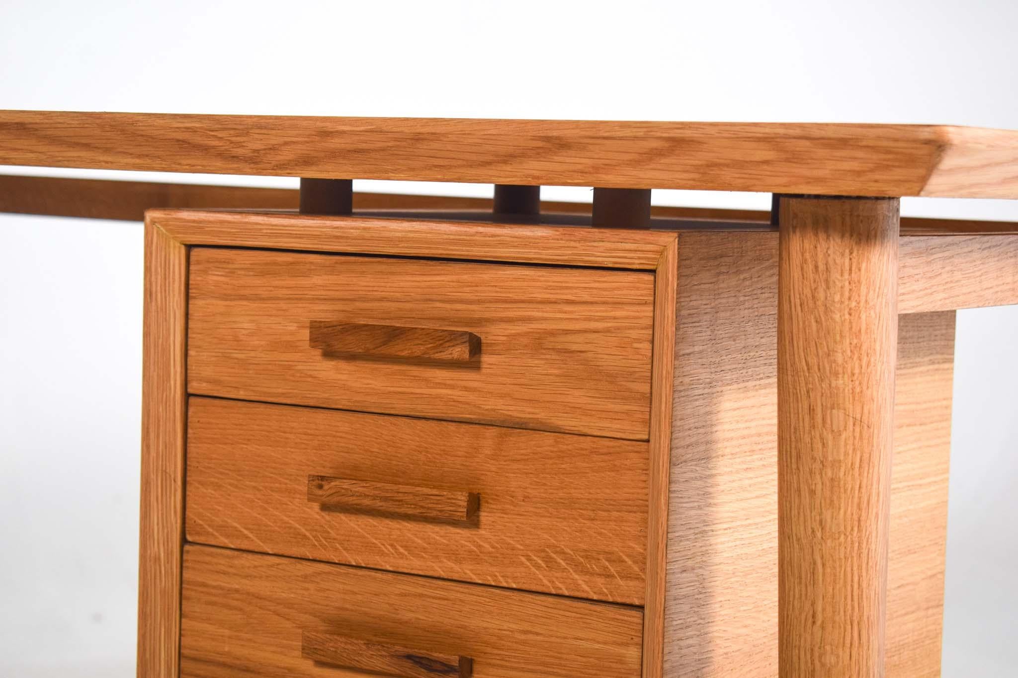 Escritorio de roble natural con tres cajones Modelo S1 de Dust Wood en venta 1