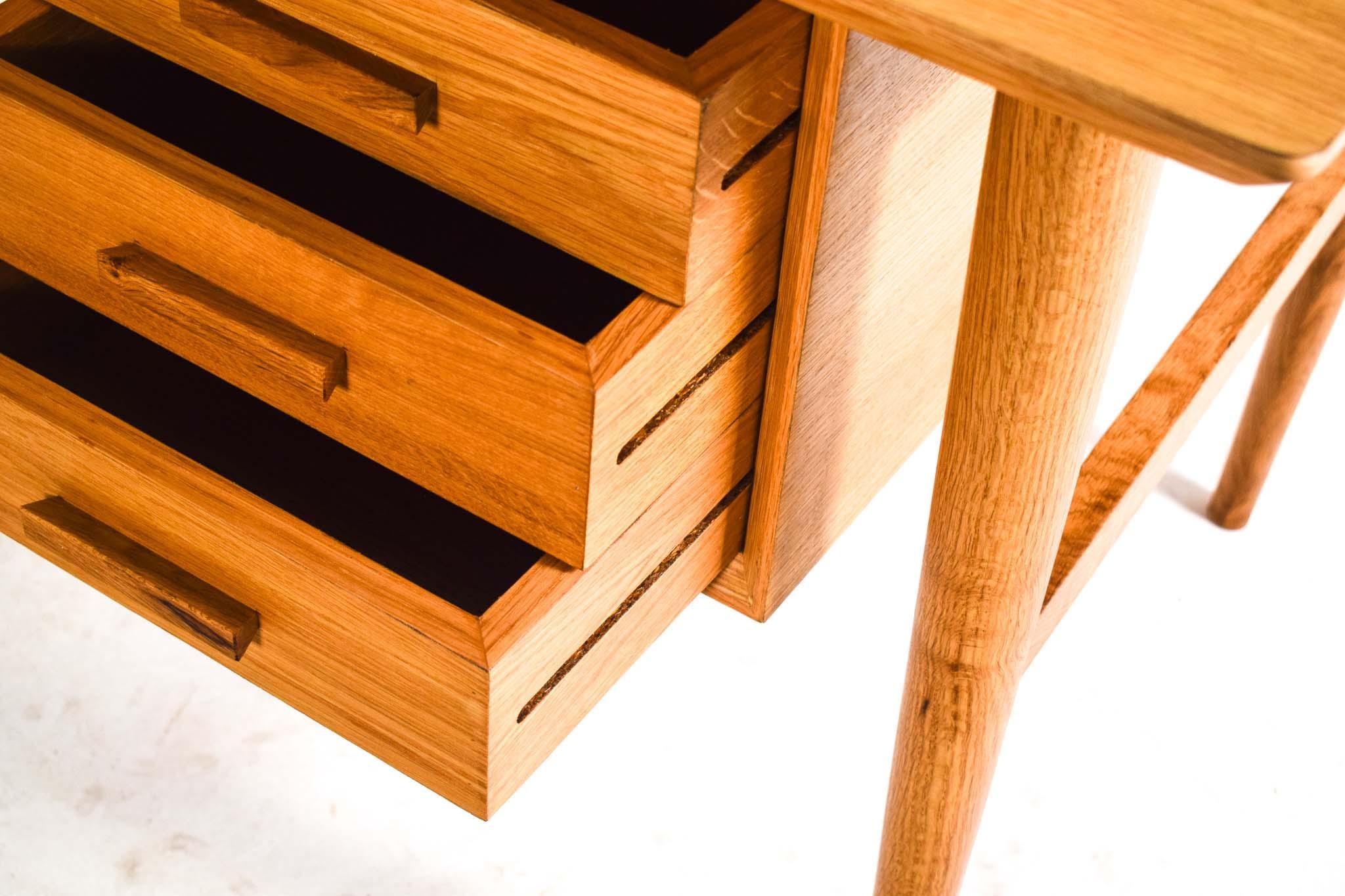 Escritorio de roble natural con tres cajones Modelo S1 de Dust Wood en venta 2