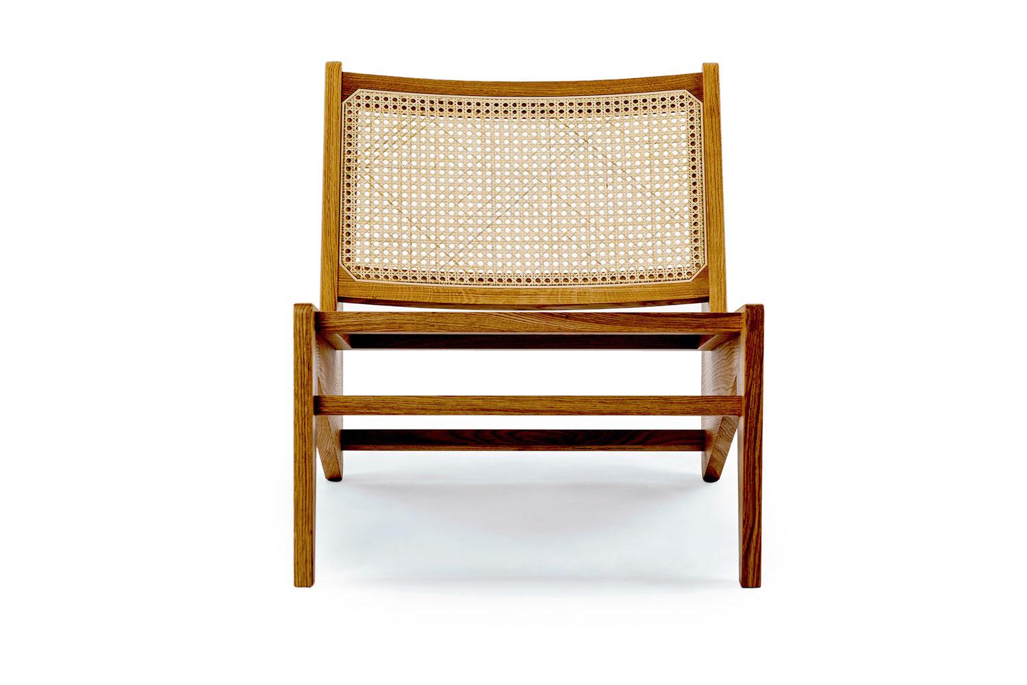 Kangaroo chair by Cassina

Hommage À Pierre Jeanneret

This Kangaroo chair frame is in oak wood with woven Viennese cane seat and back and is a licensed reissue of the legendary original model revisited by Cassina.Cassina continues its study of