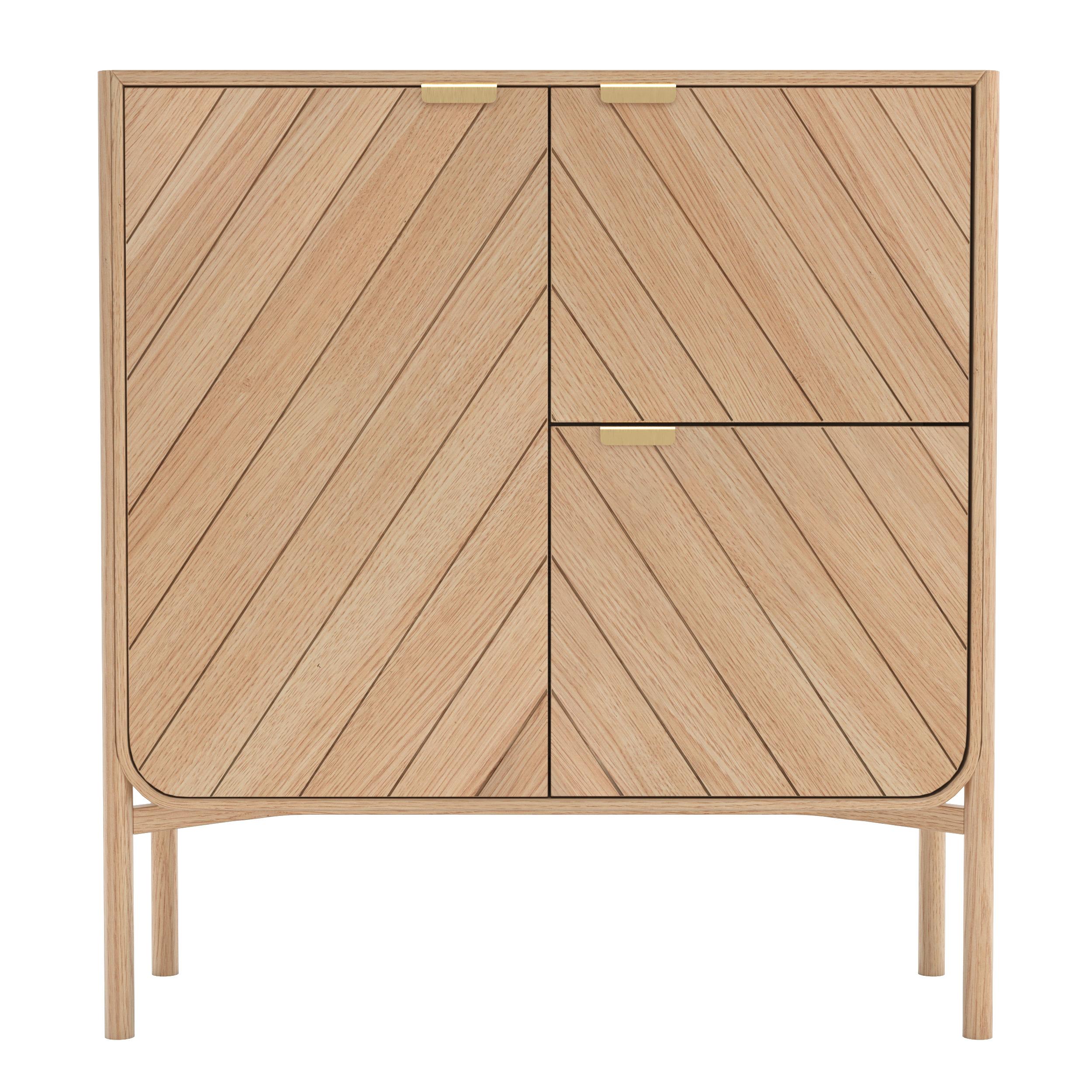 Armadio Marius in Oak Oak naturale di HARTO
Dimensioni: L 120,5 x P 45 x H 130 cm. 
Materiali: Wood Wood, MDF impiallacciato.  
Peso: 77,0 kg

Con i suoi 120 cm di larghezza e 130 cm di altezza, il comò Marius è il re dei contenitori. Le ante, lo