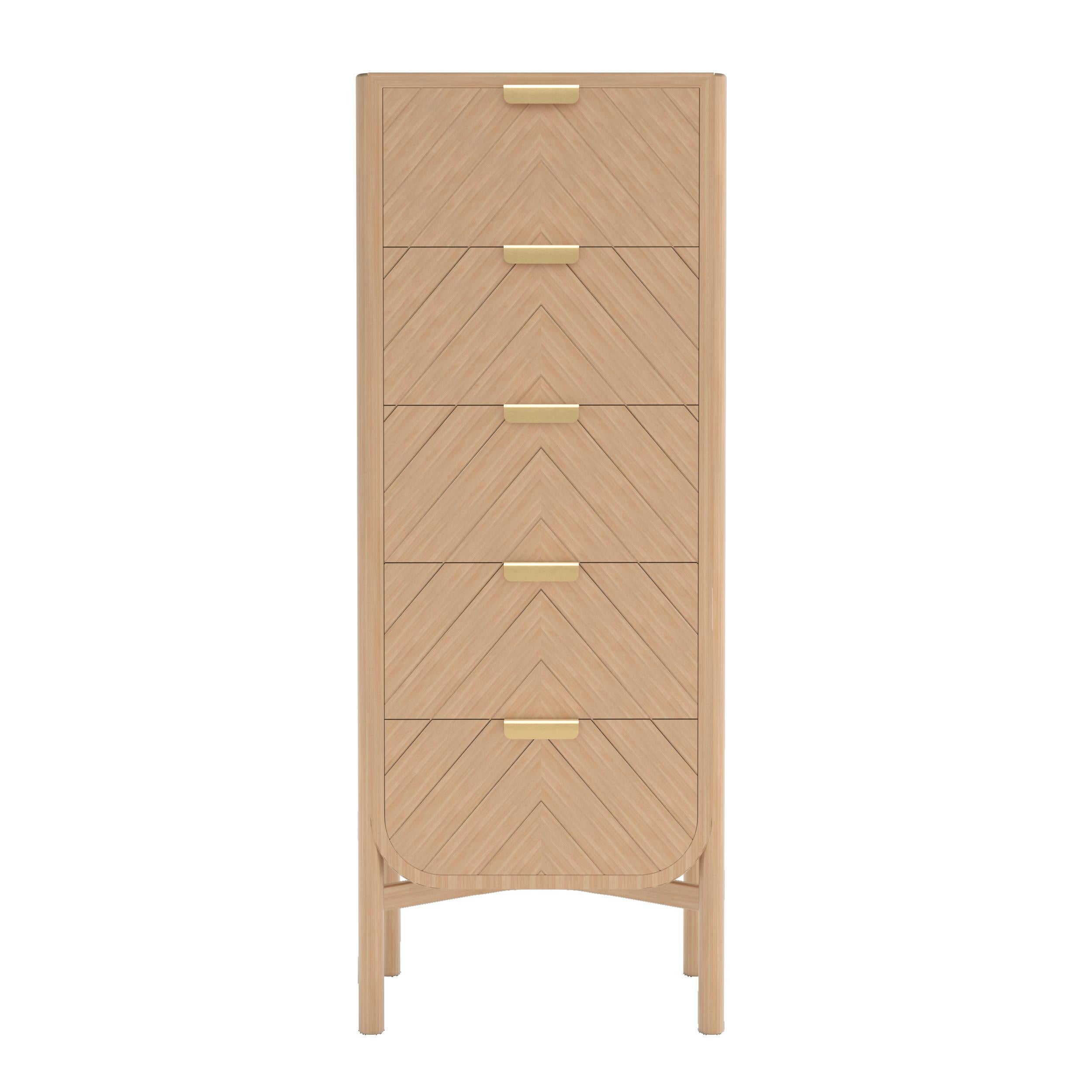 Chiffoniere Marius in Oak Oak naturale di HARTO
Dimensioni: L 50,3 x P 42 x H 129,7 cm. 
Materiali: Wood Wood, MDF impiallacciato.  
Peso: 47.5 kg

Un mobile alto con molti cassetti, la cassettiera Marius è comoda sia in camera da letto che in