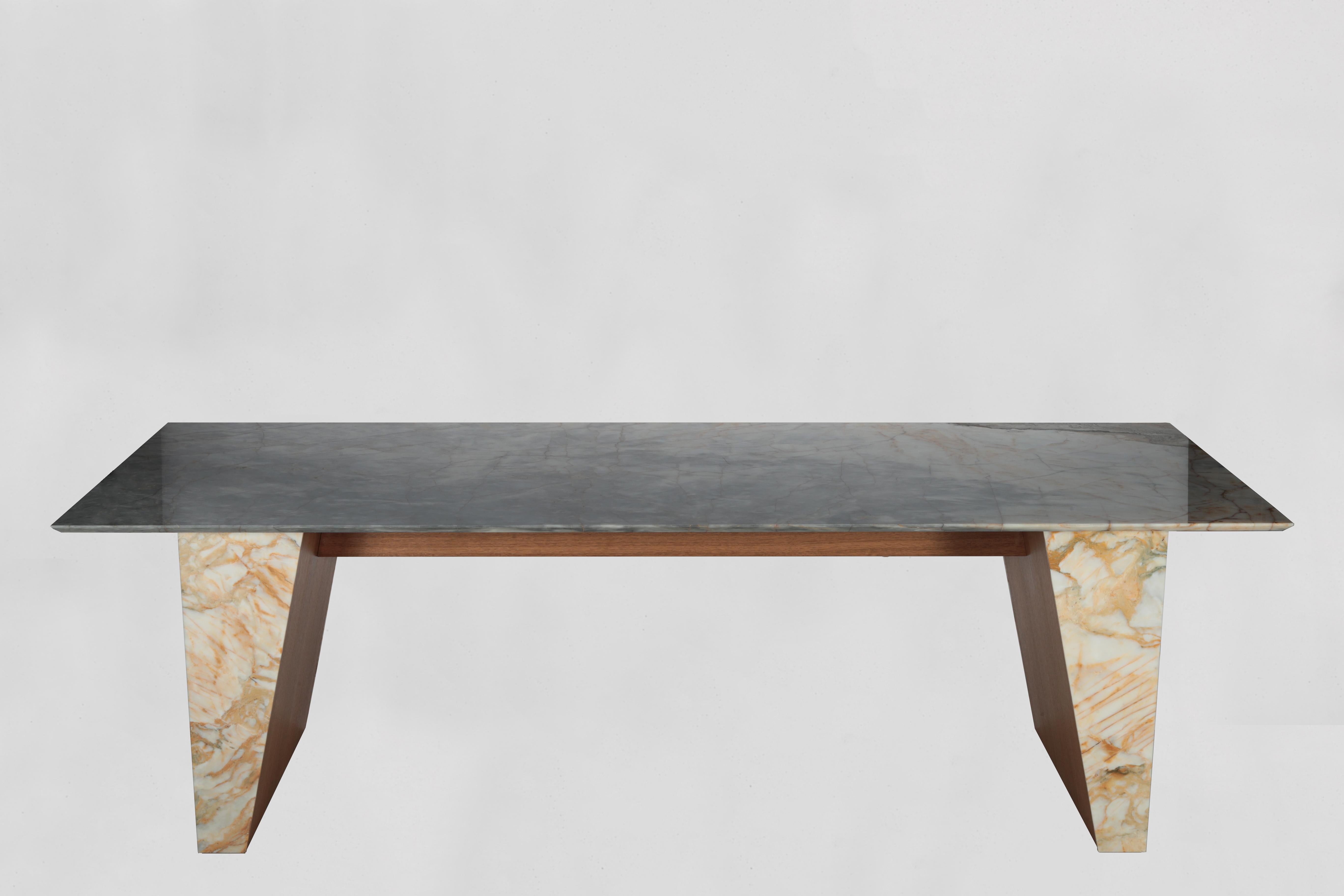 Table de salle à manger Avion par Studio Mohs
Dimensions : L 240 x P 90 x H 74 cm : L 240 x D&H 90 x H 74 cm
MATERIAL : Marbre, placage de chêne naturel.

Studio Mohs est un studio de design créatif basé à Istanbul à la recherche de différentes