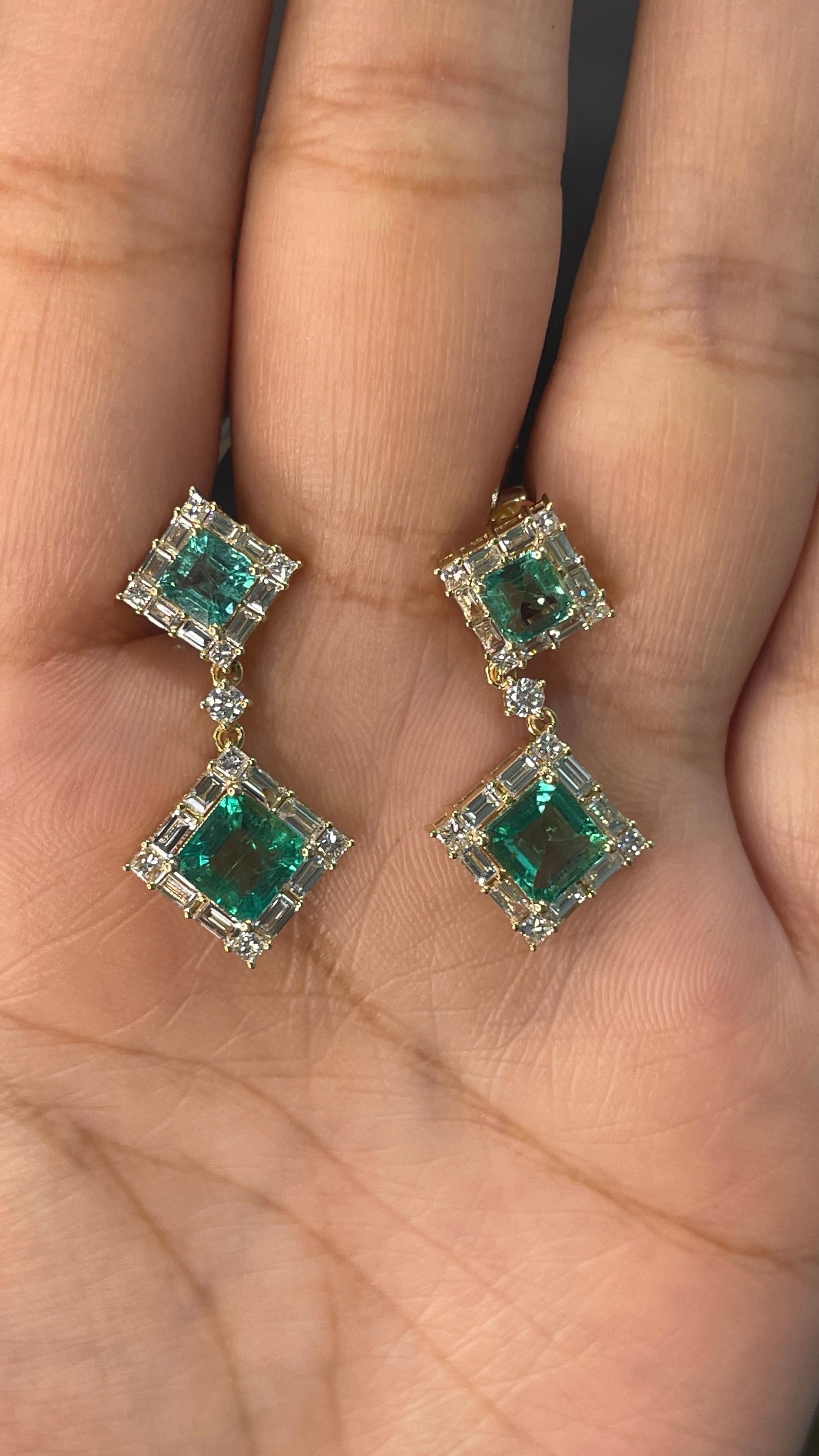 Women's Natural  Emerald Diamond Dangle Earrings in 14K Yellow Gold For Sale