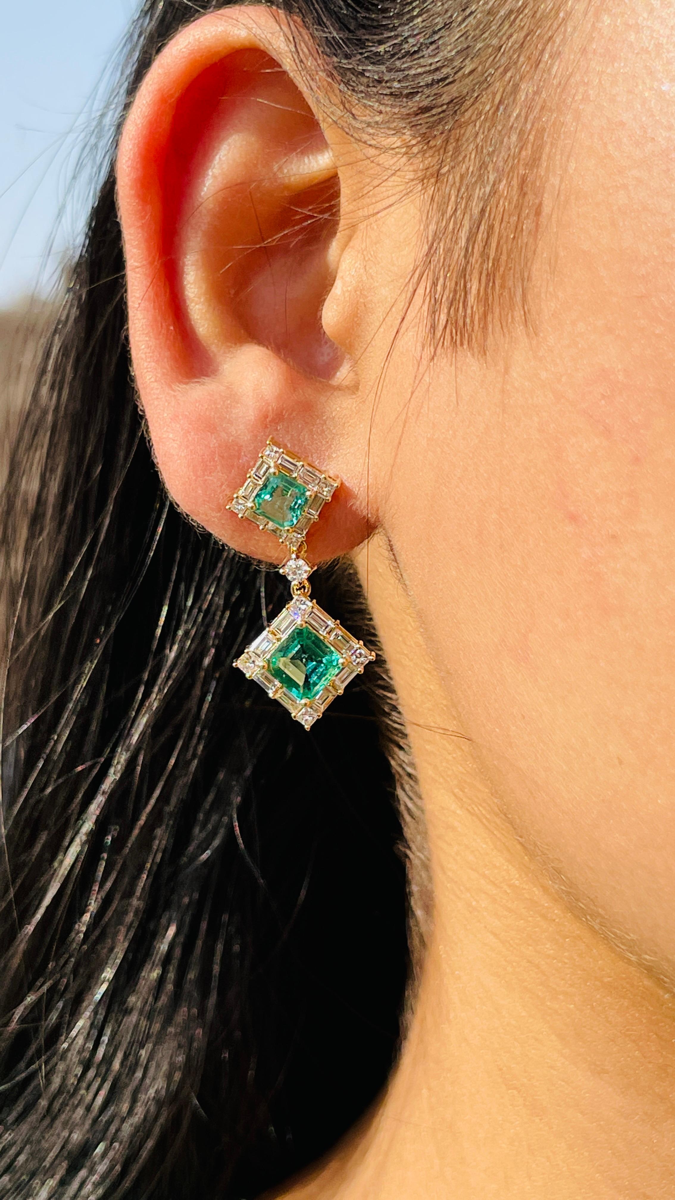 Natürlich  Smaragd-Diamant-Ohrhänger aus 14 Karat Gelbgold im Angebot 1