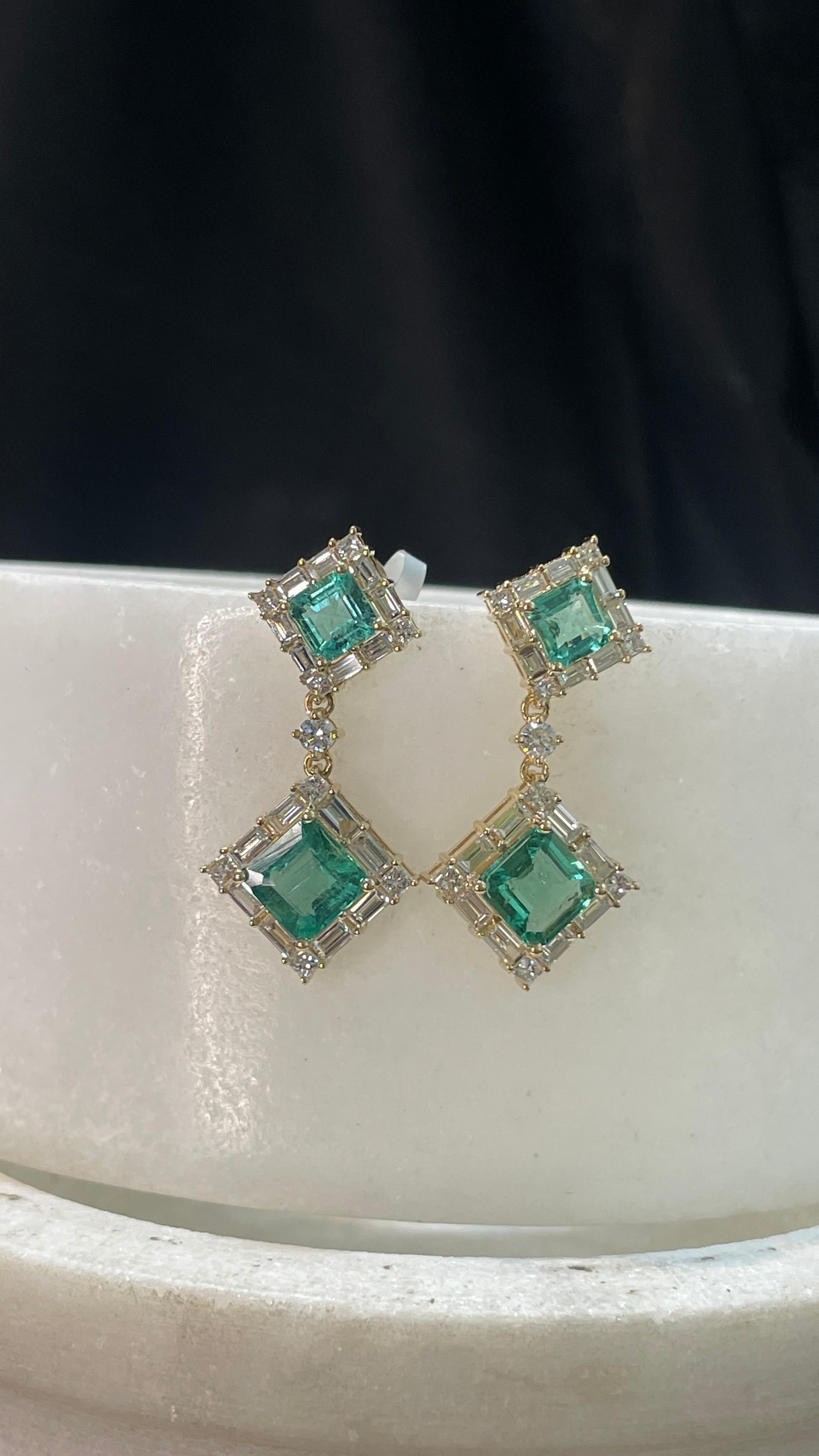 Natural  Emerald Diamond Dangle Earrings in 14K Yellow Gold For Sale 2